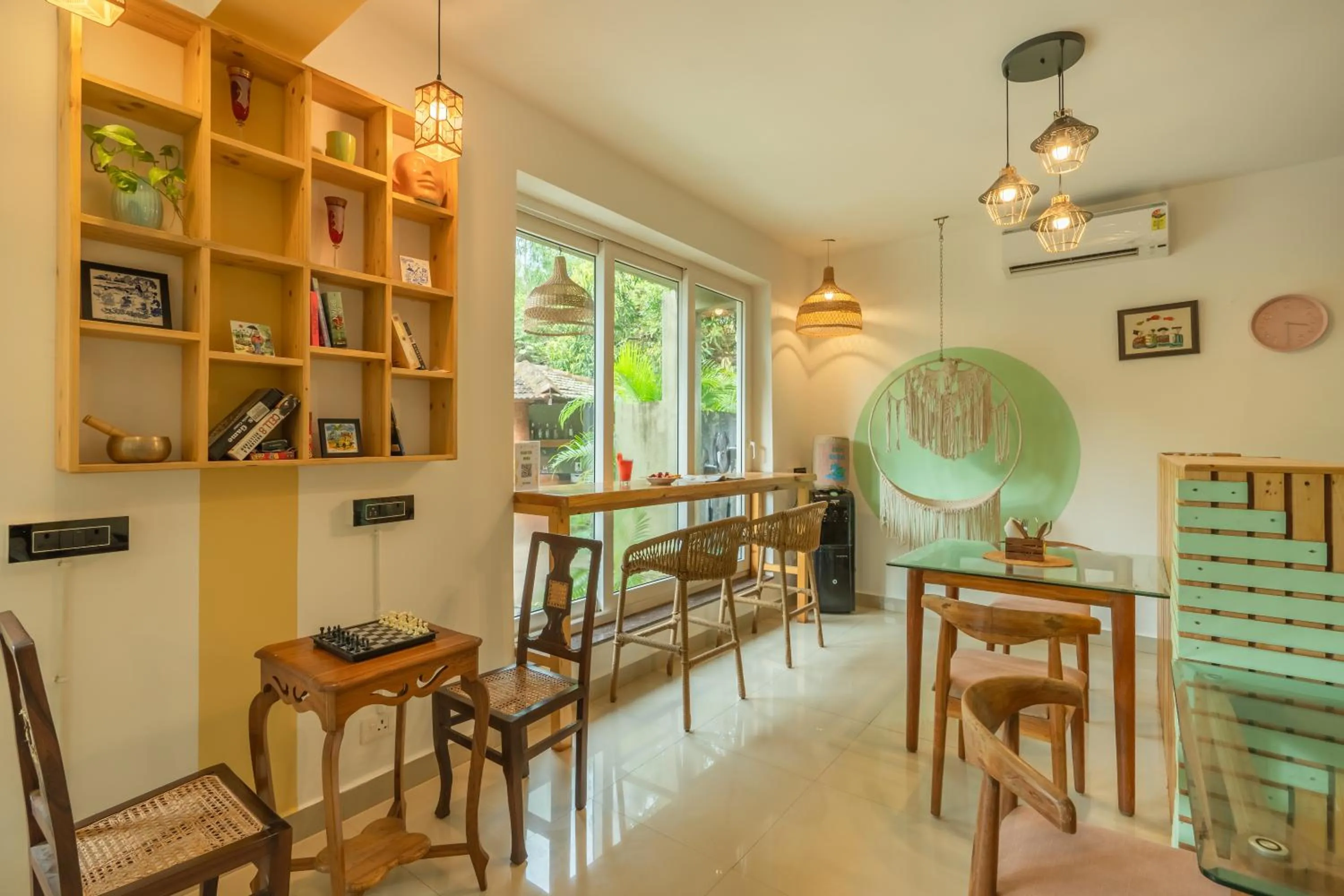 Restaurant/places to eat in Locomo Boutique, Morjim - Cozy tropical stay, near beach