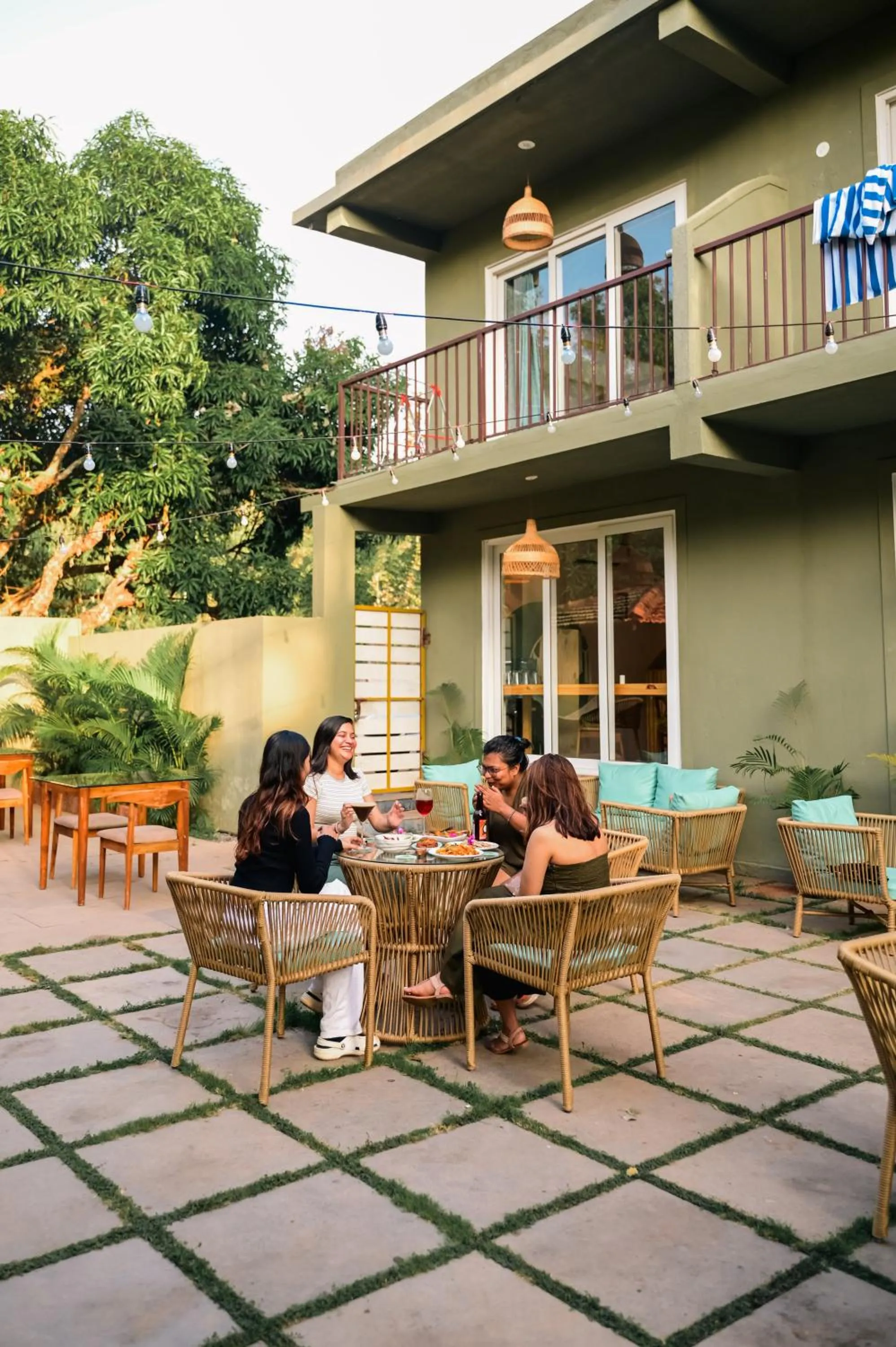 Dining area in Locomo Boutique, Morjim - Cozy tropical stay, near beach