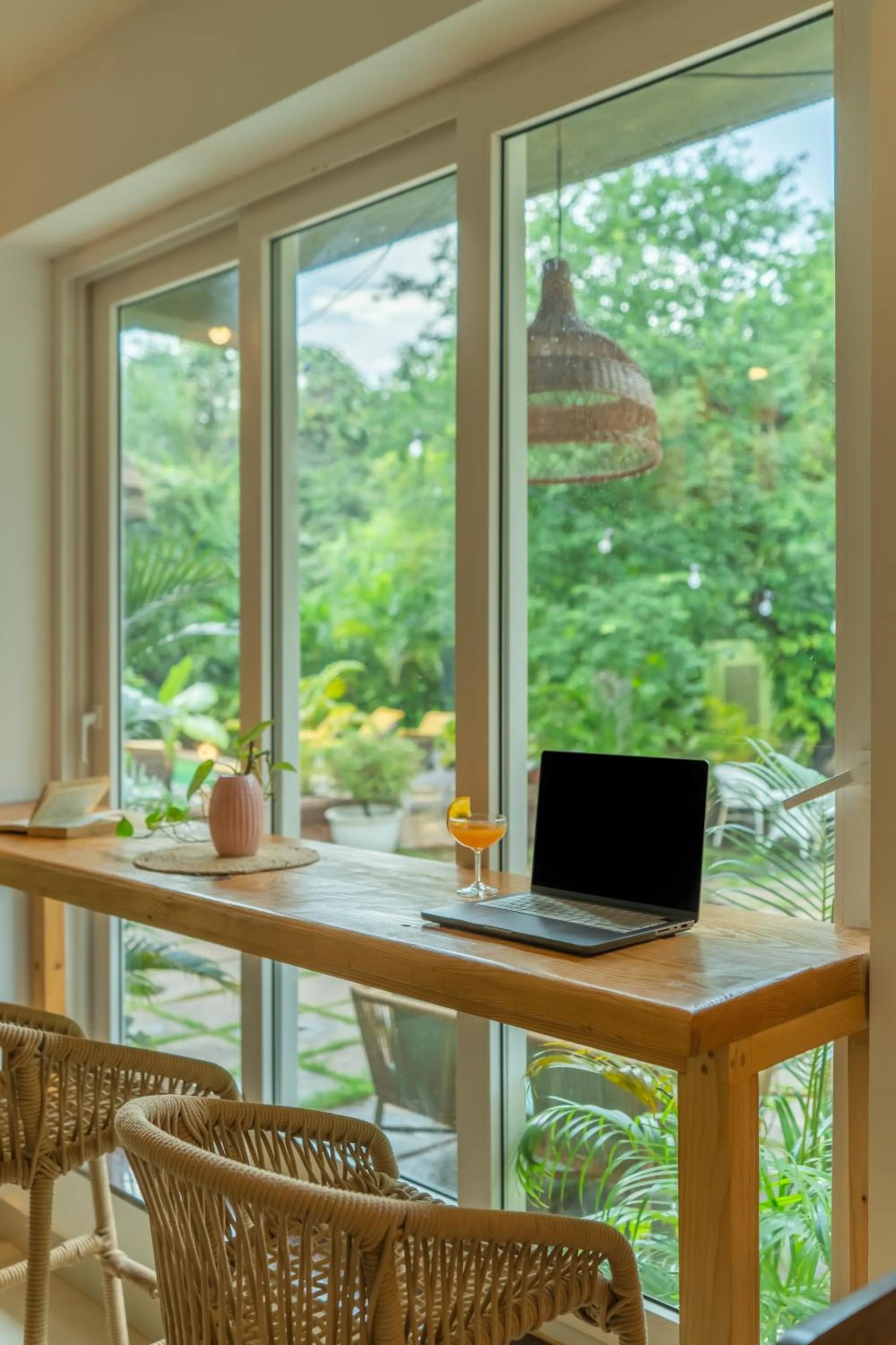 Dining area in Locomo Boutique, Morjim - Cozy tropical stay, near beach