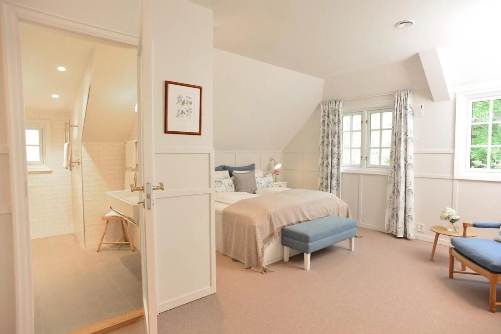 Photo of the whole room, Bed in Engø Gård Hotel & Restaurant