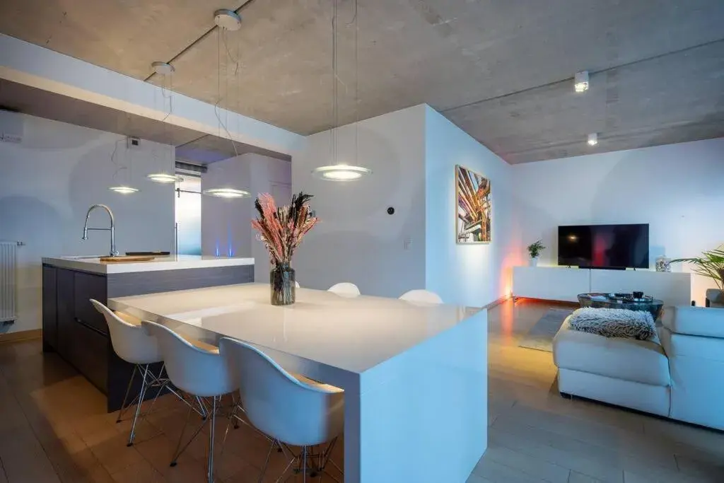 London 993 Loft 402 London 993 Loft 402