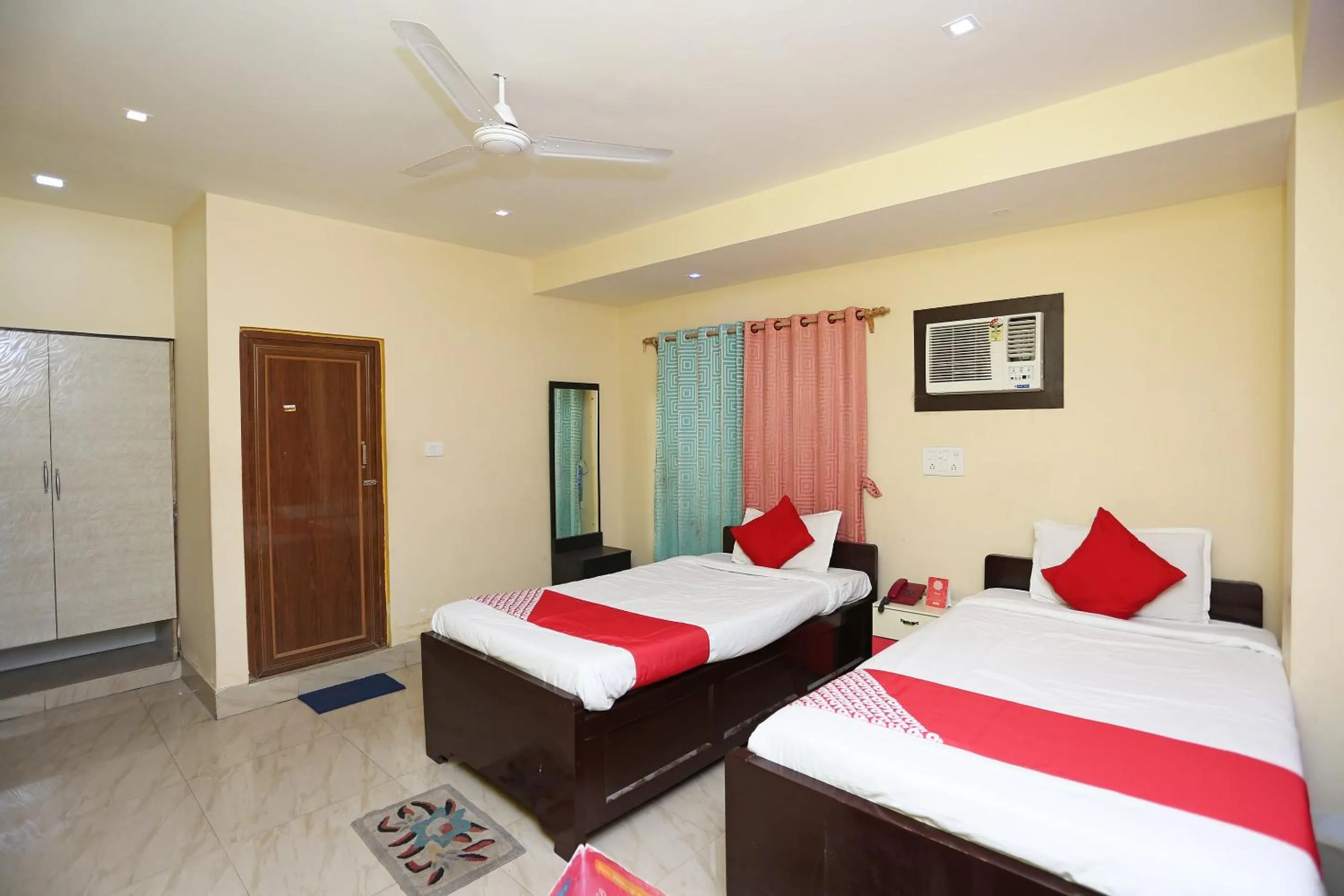 Bedroom, Bed in Hotel O Geetanjali Palace