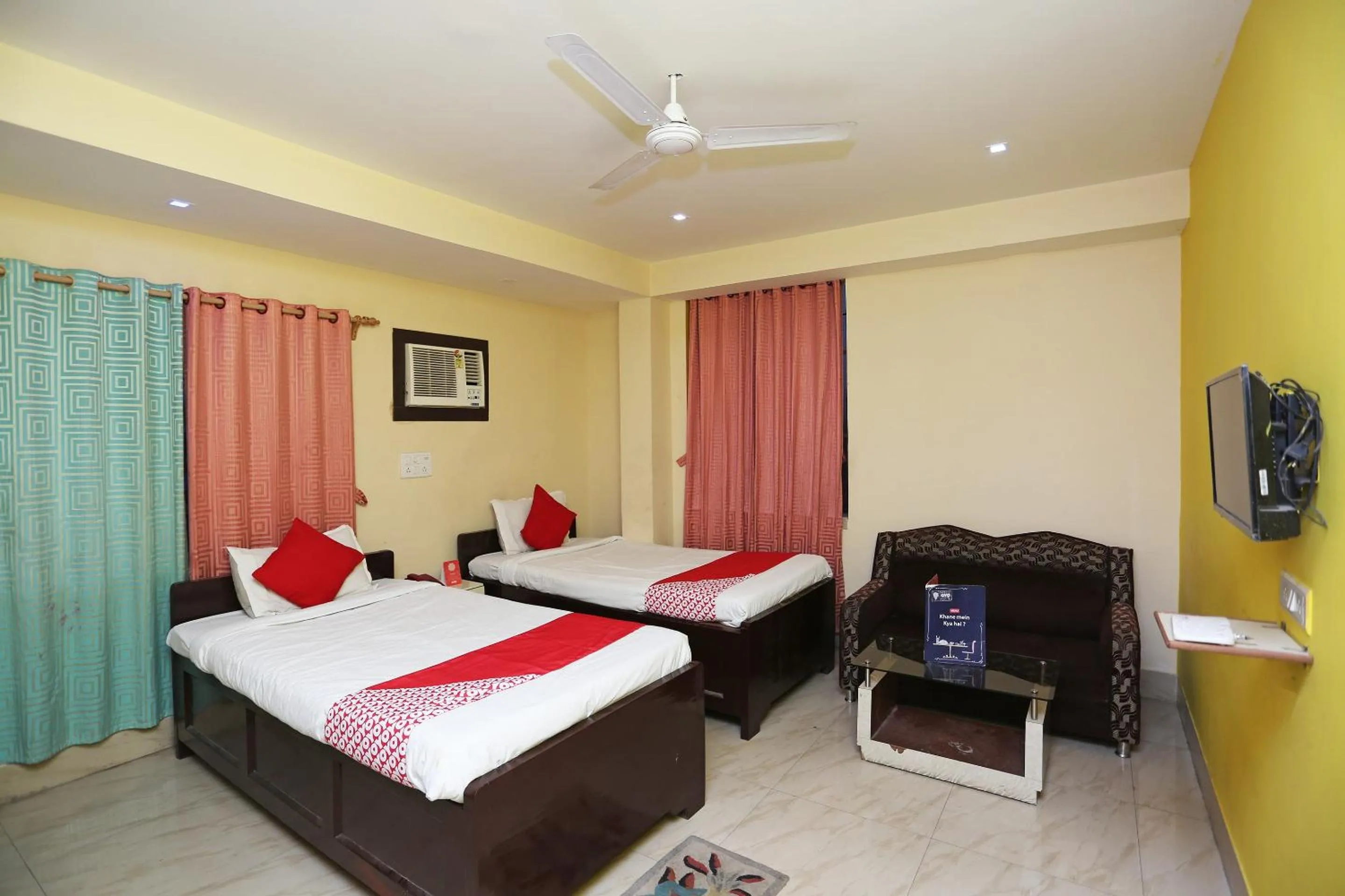Bedroom, Bed in Hotel O Geetanjali Palace