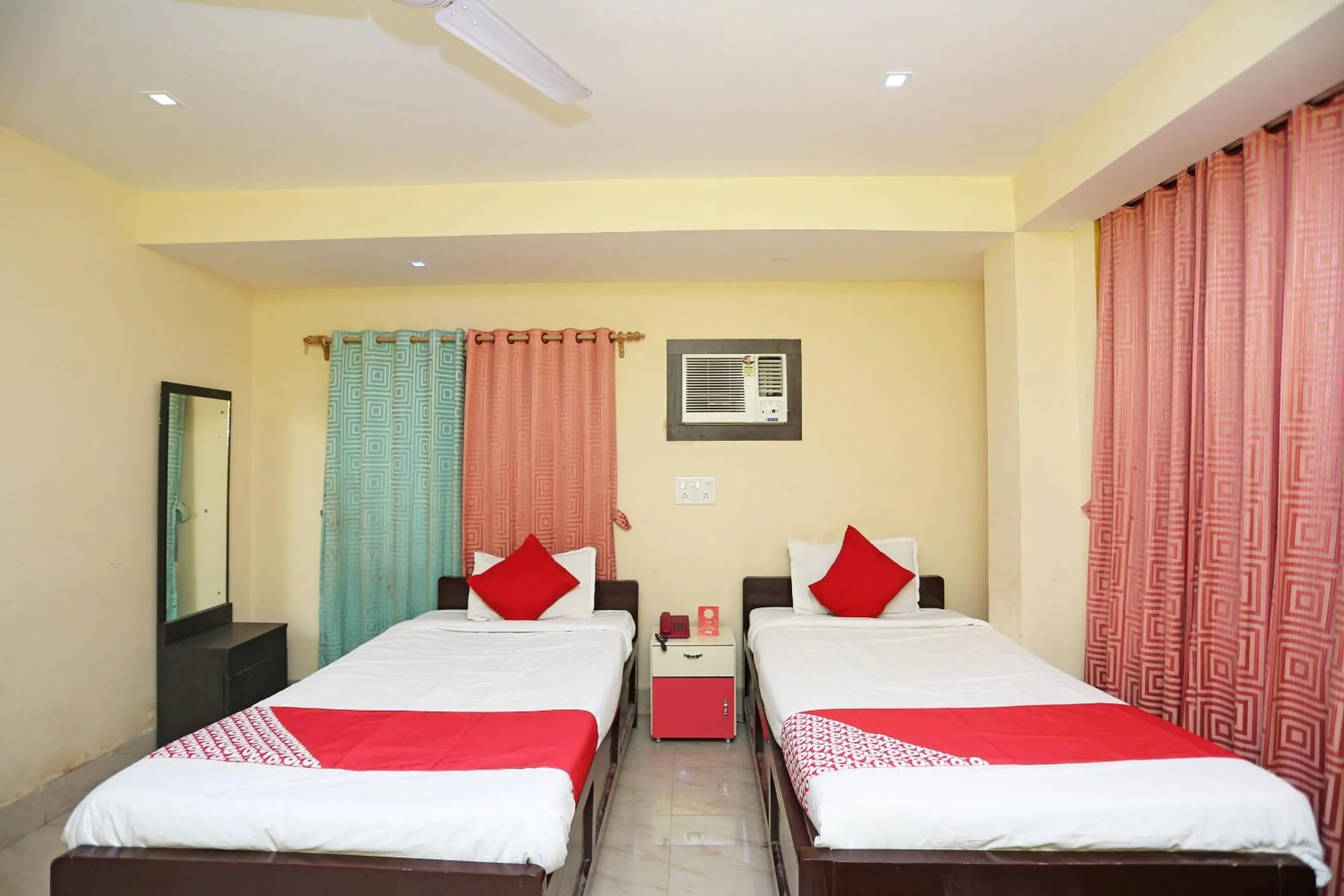 Bedroom, Bed in Hotel O Geetanjali Palace