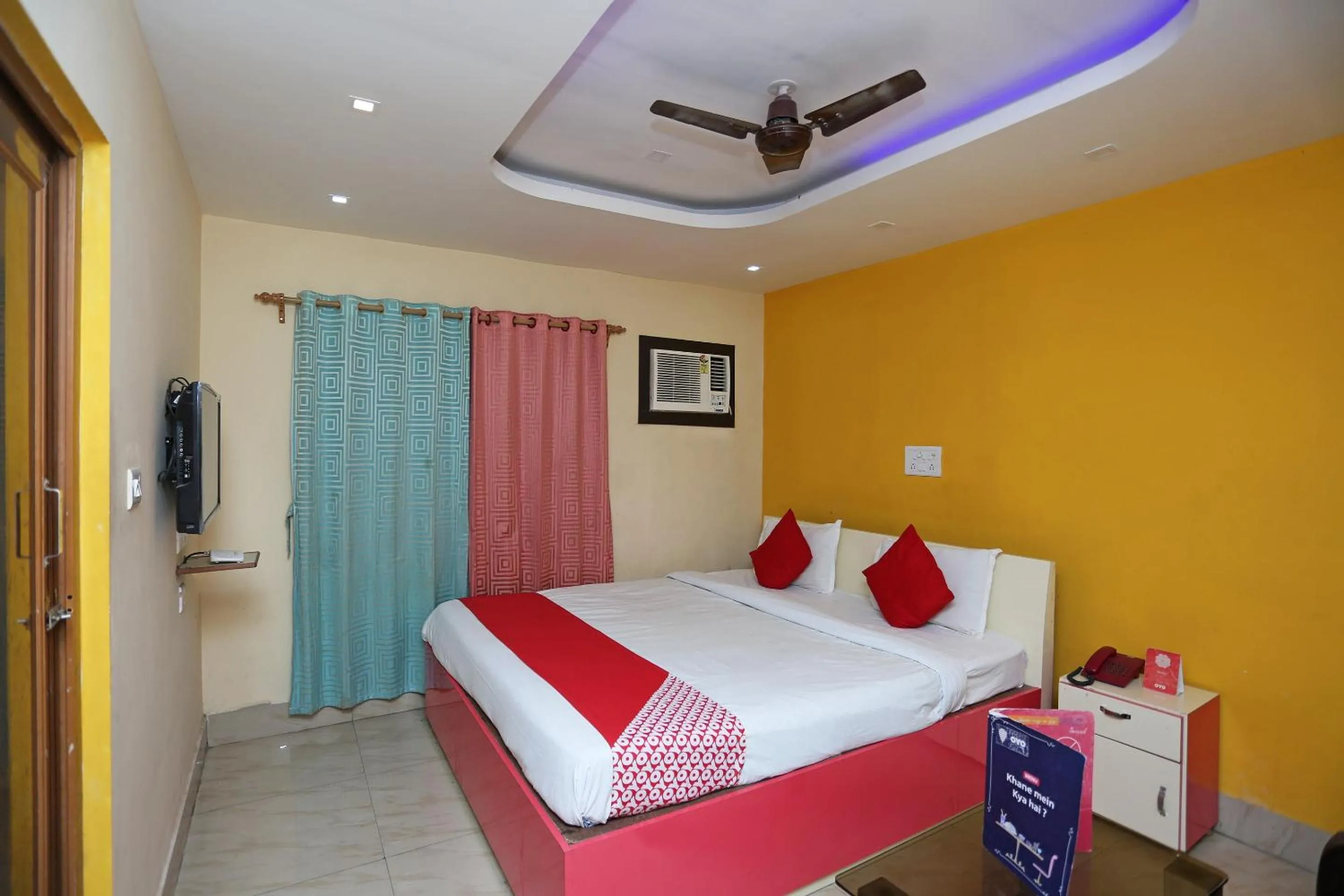 Bedroom, Bed in Hotel O Geetanjali Palace