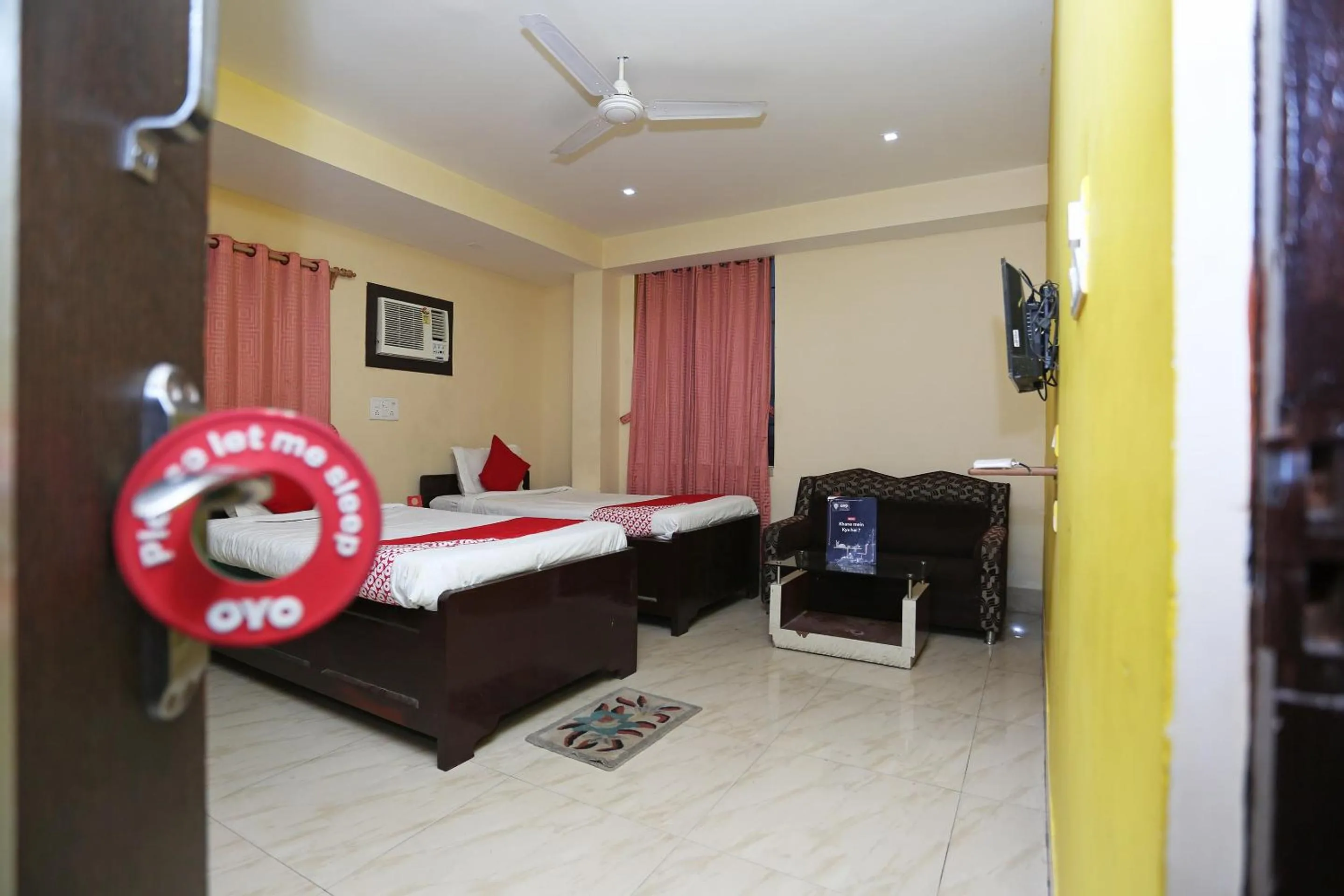 Bedroom, Bed in Hotel O Geetanjali Palace