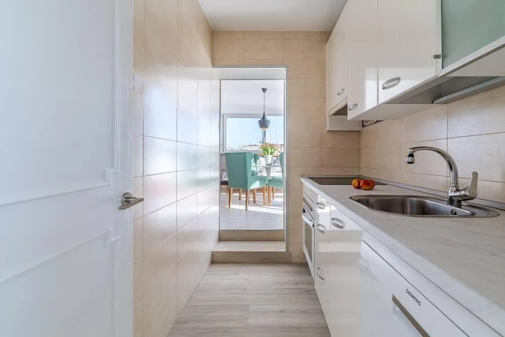 Kitchen or kitchenette in Apartamento con terraza en Barrio de Salamanca