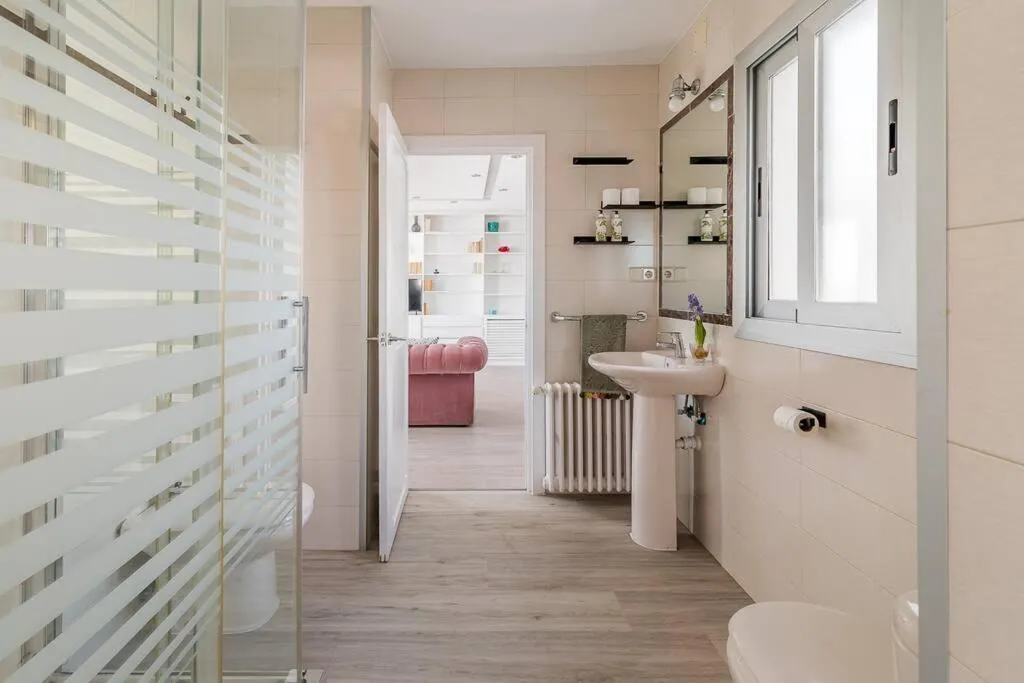 Bathroom in Apartamento con terraza en Barrio de Salamanca