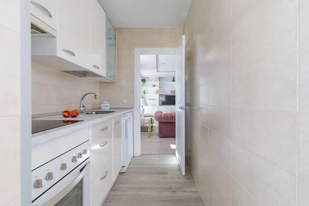Kitchen or kitchenette in Apartamento con terraza en Barrio de Salamanca