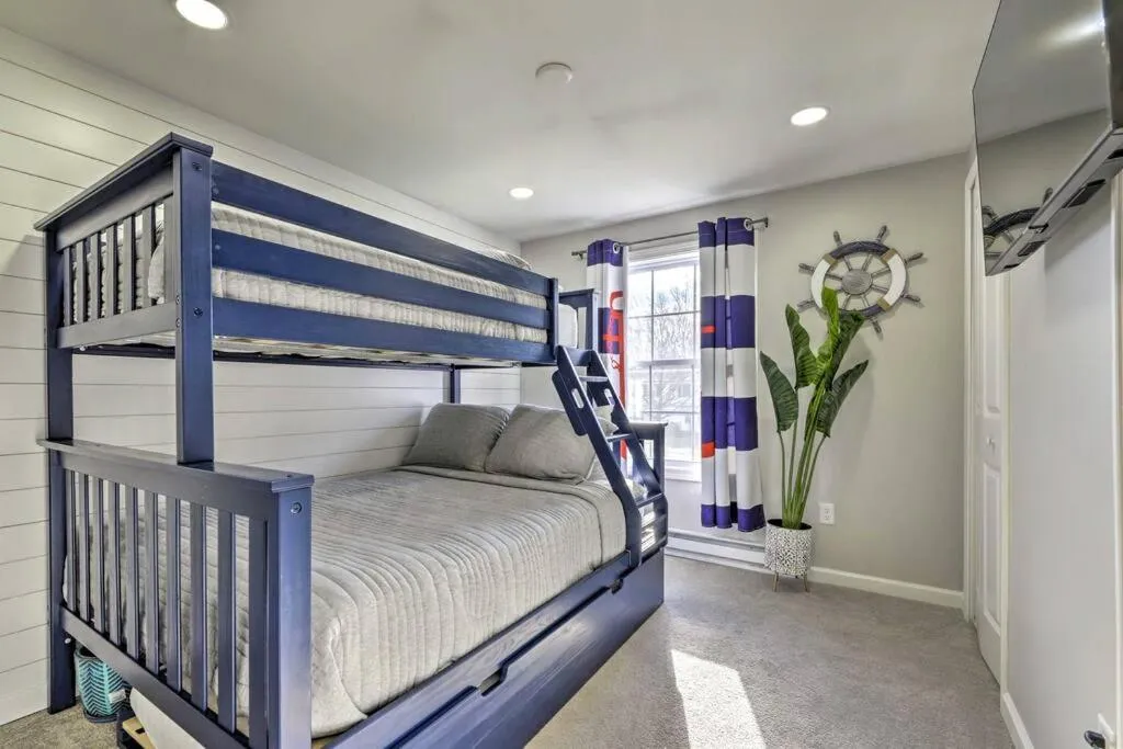 Bed in NEW! Updated Mystic Home w/ Sauna, Hot Tub & Deck