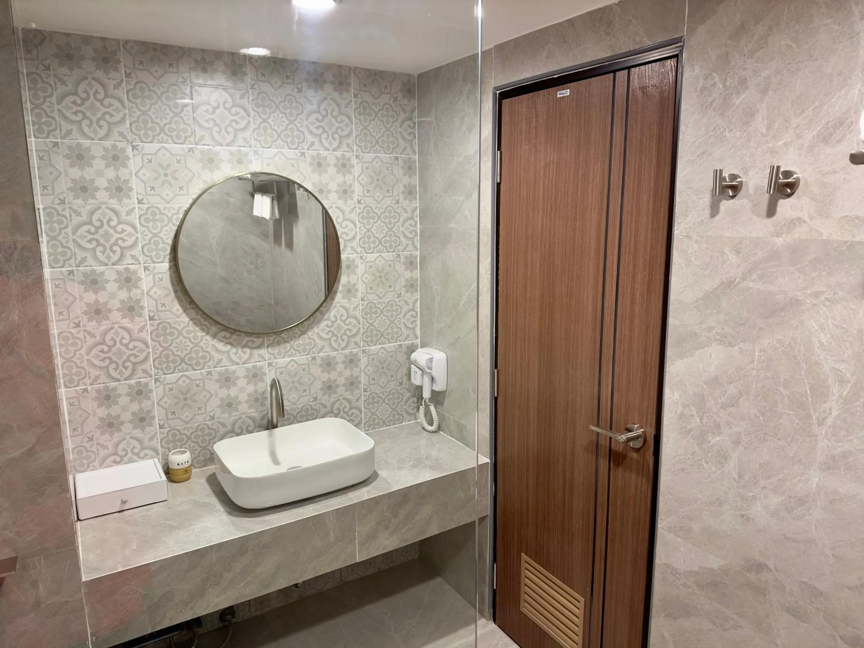 Shower in Grand Orlov Apart Hotel