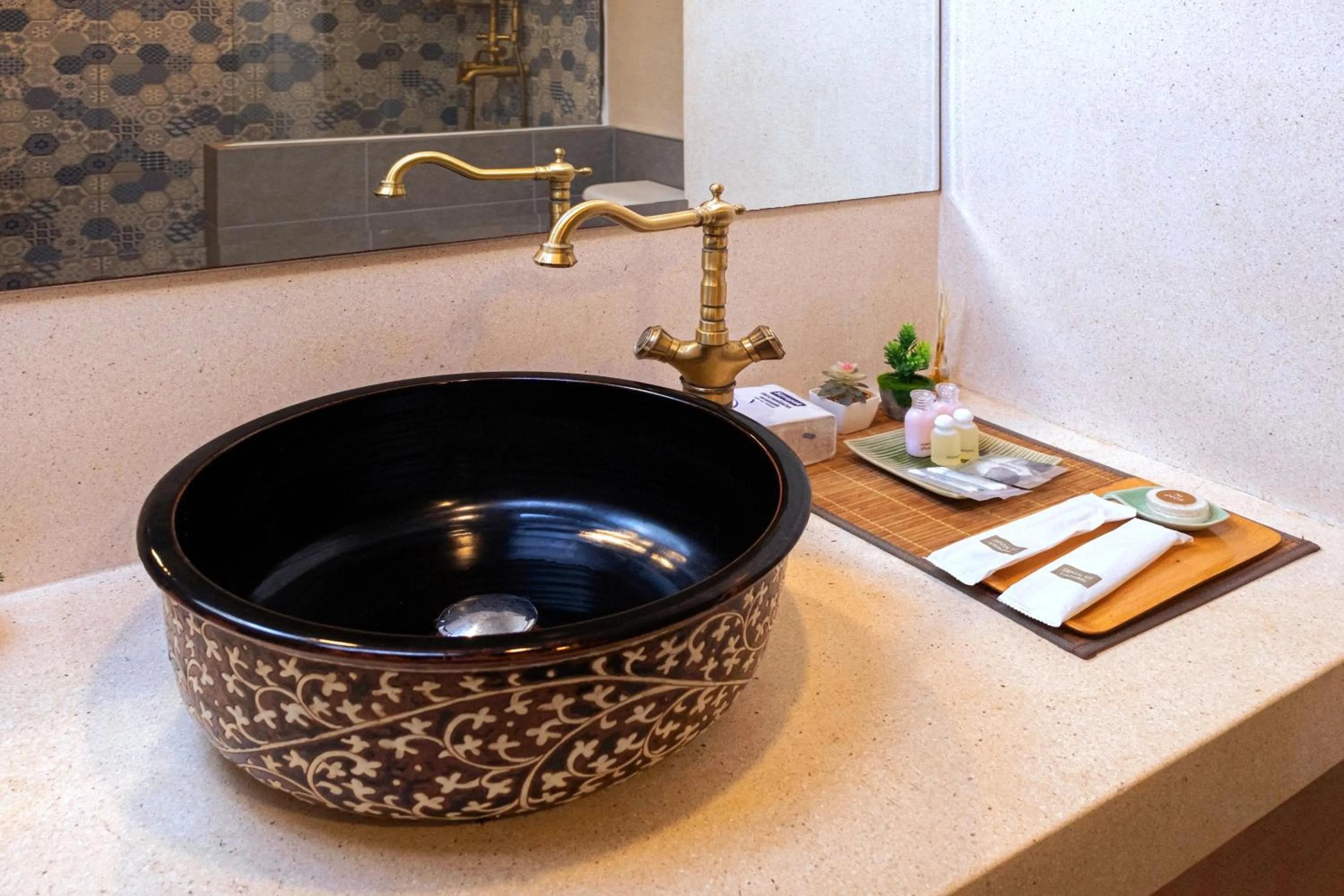 Shower in Grand Orlov Apart Hotel