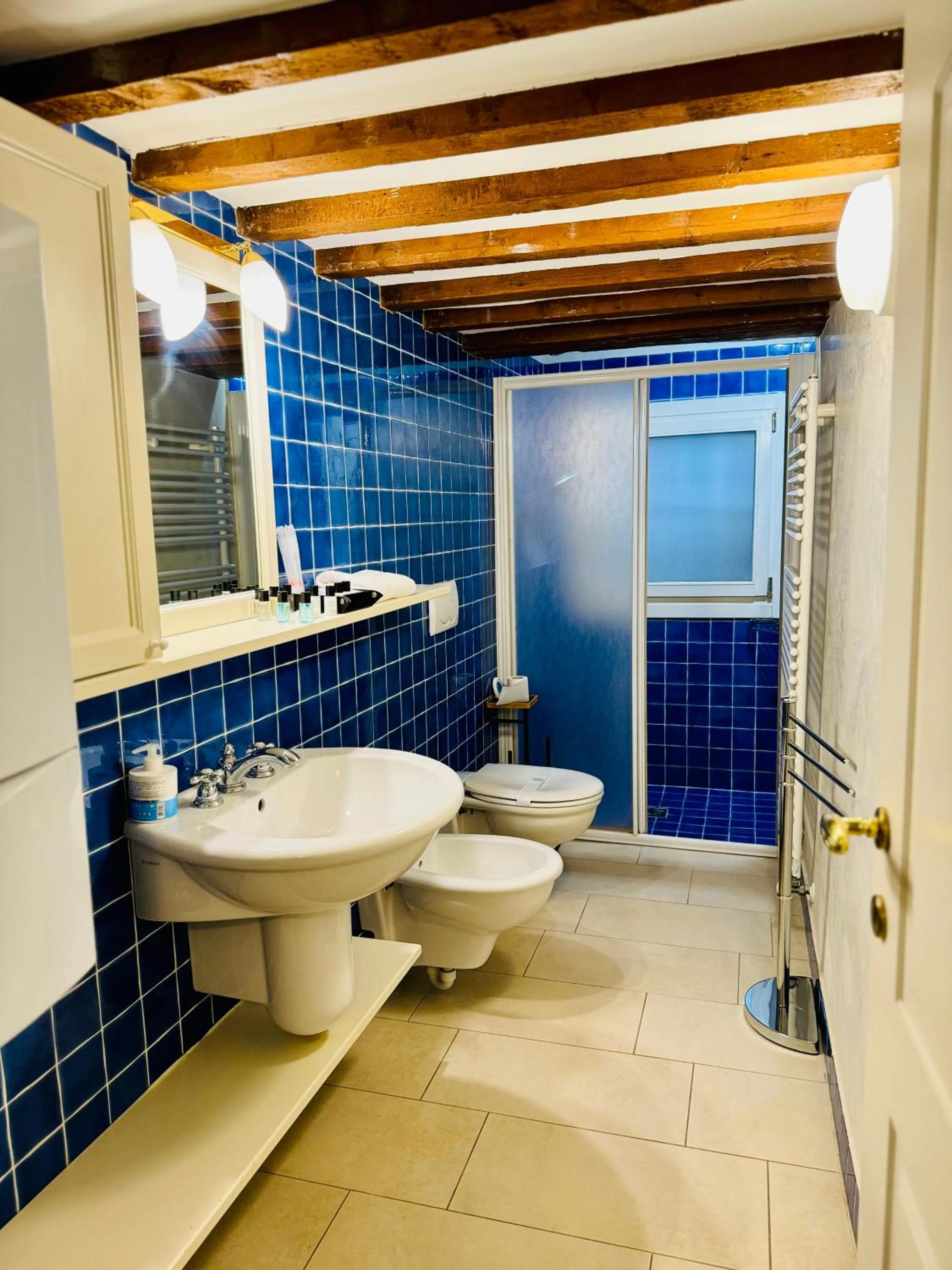 Shower in First Dream Venice