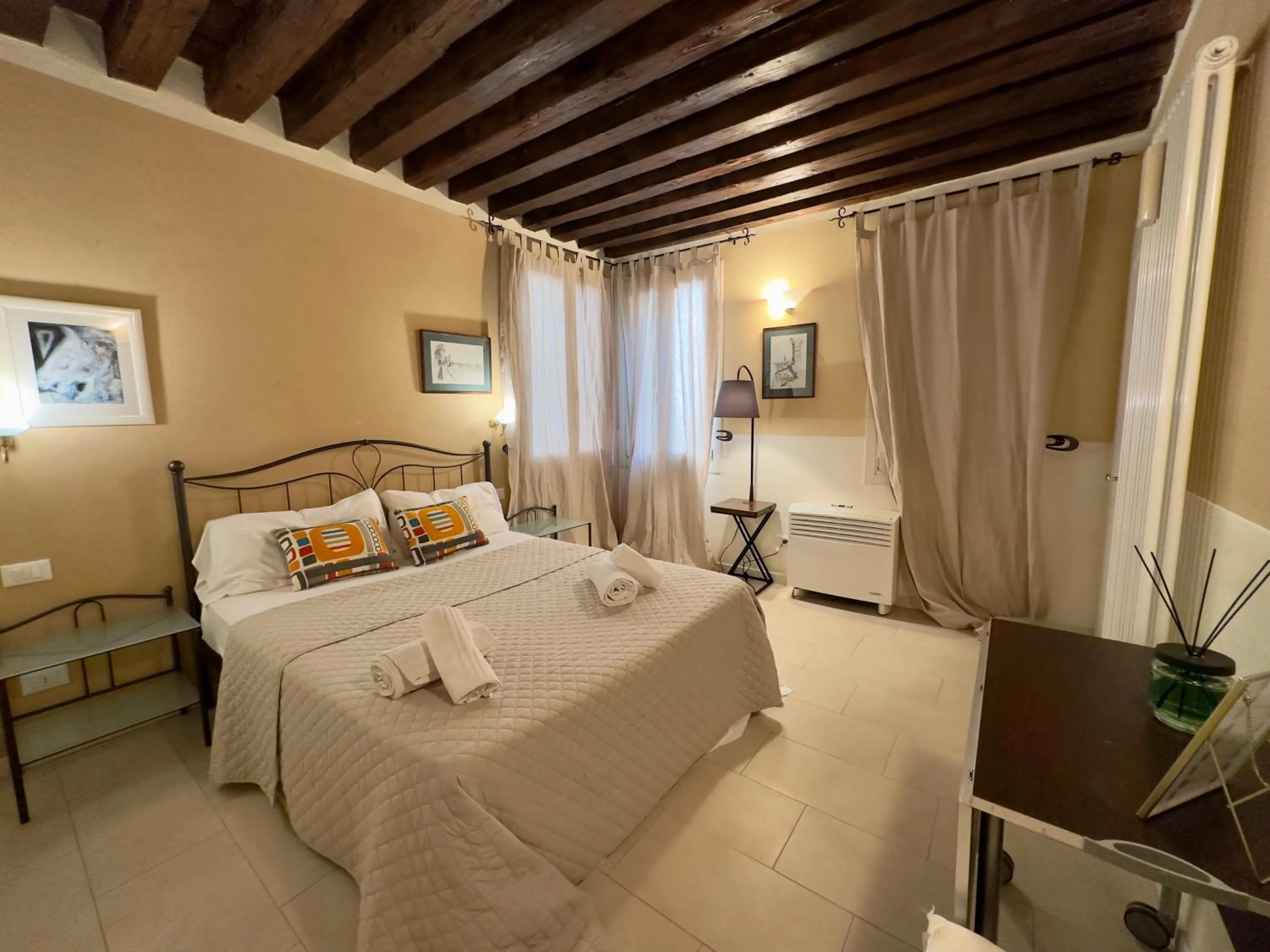 Photo of the whole room, Bed in First Dream Venice