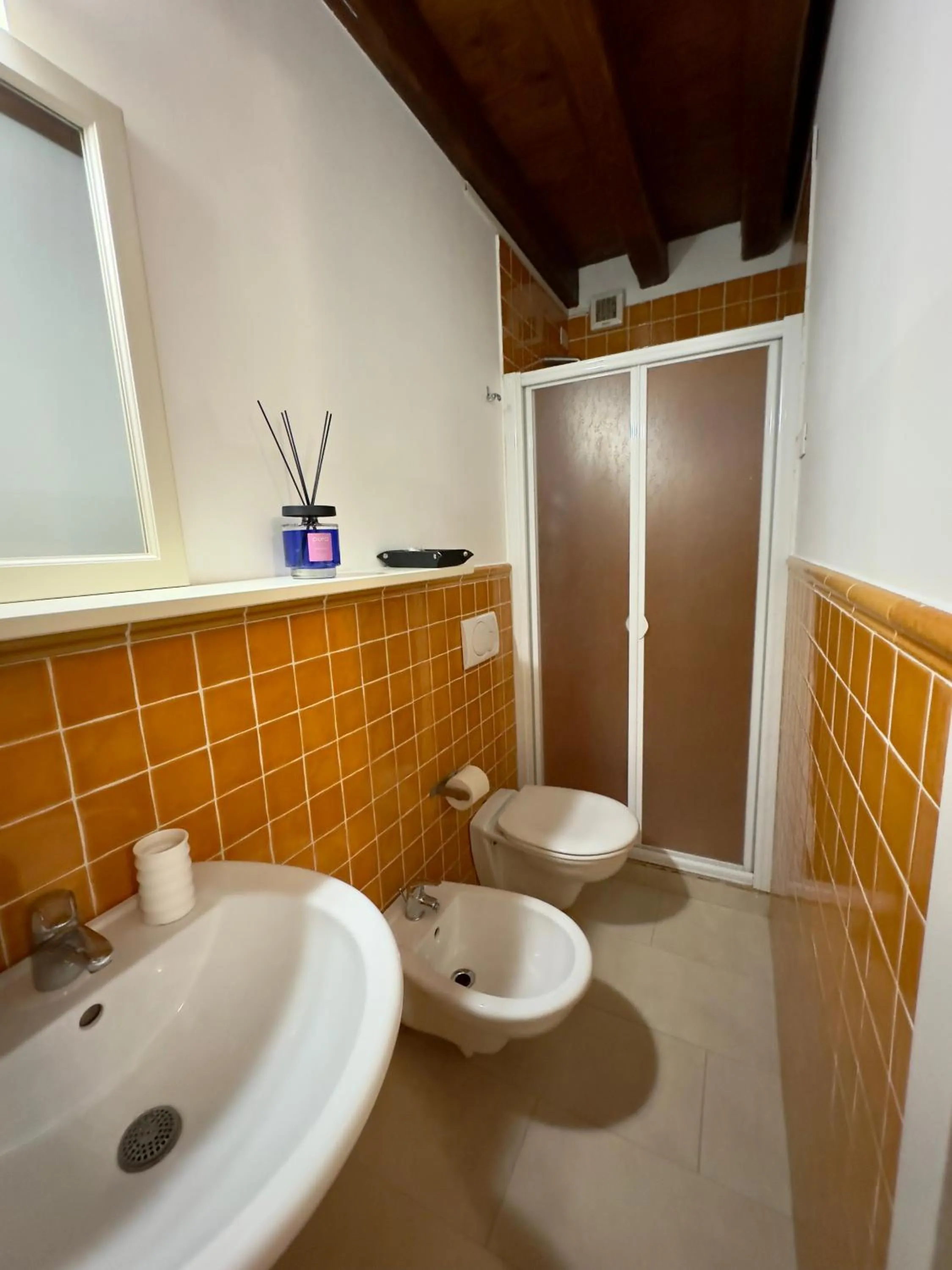 Shower in First Dream Venice