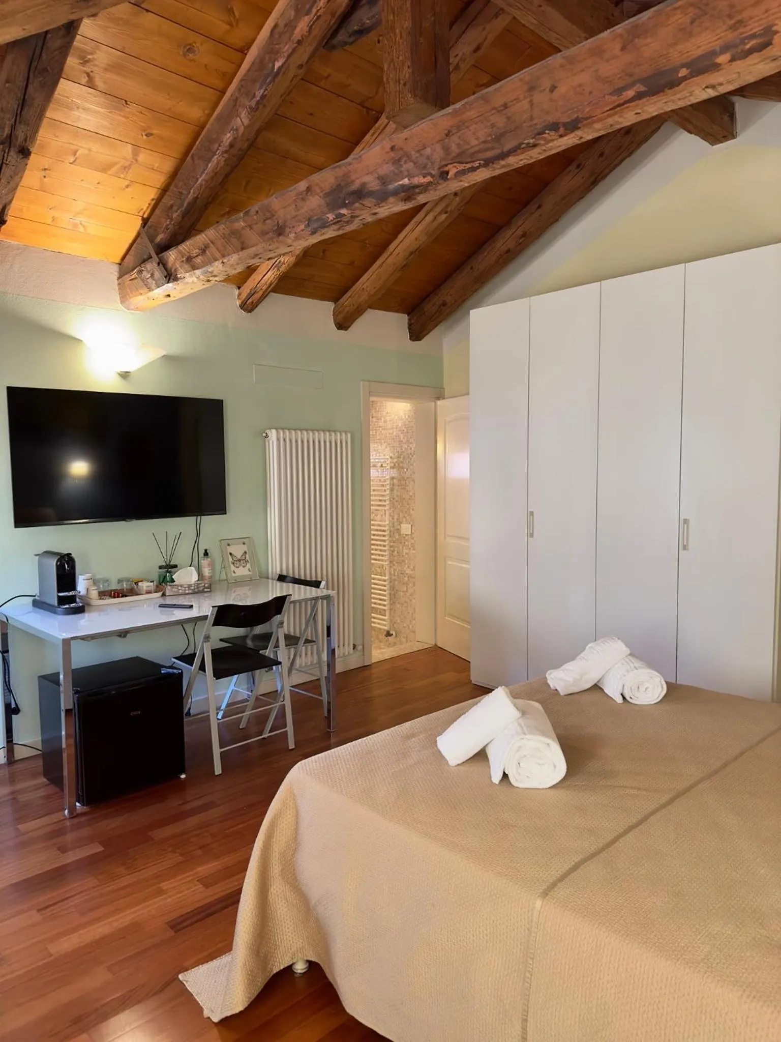 hair dresser, Bed in First Dream Venice