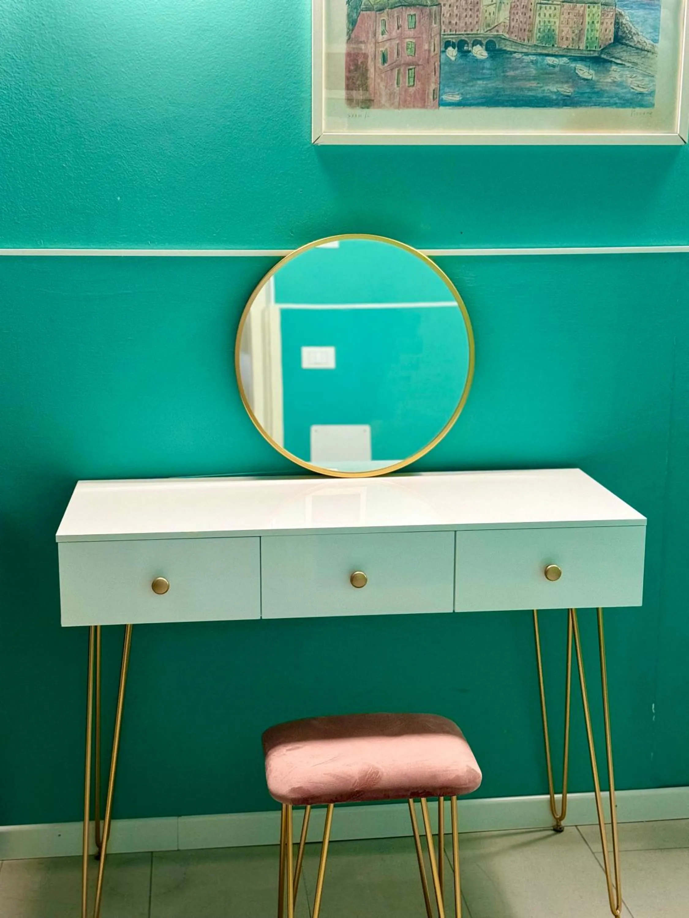 hair dresser in First Dream Venice