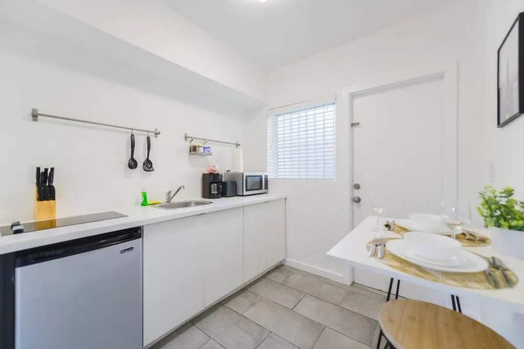 Kitchen or kitchenette in Wonderful and calm studio in Miami