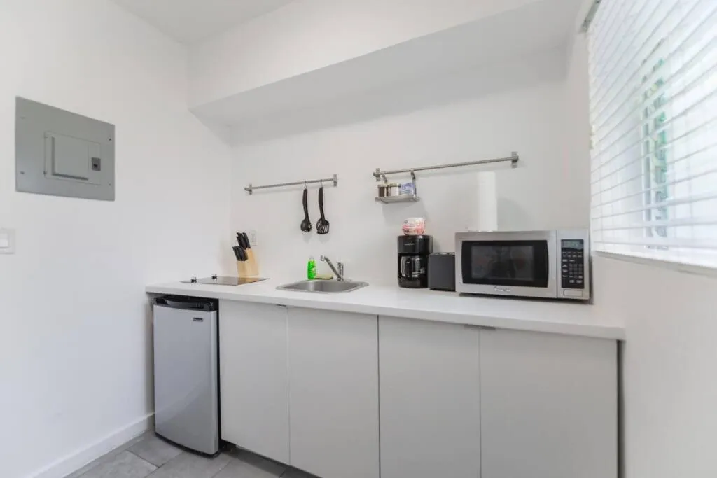 Kitchen or kitchenette in Wonderful and calm studio in Miami