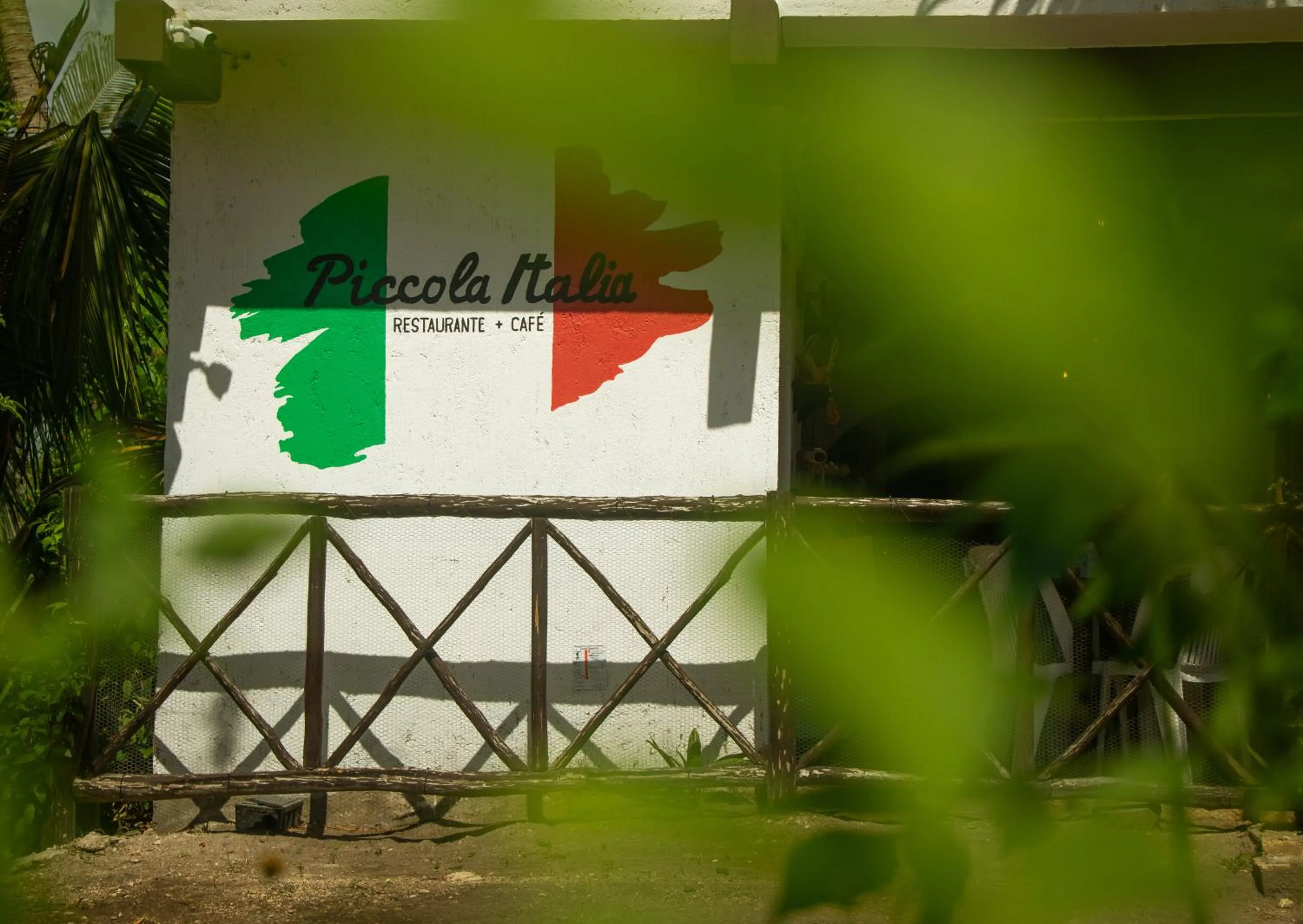 Restaurant/places to eat in Hotelito El Cuyo