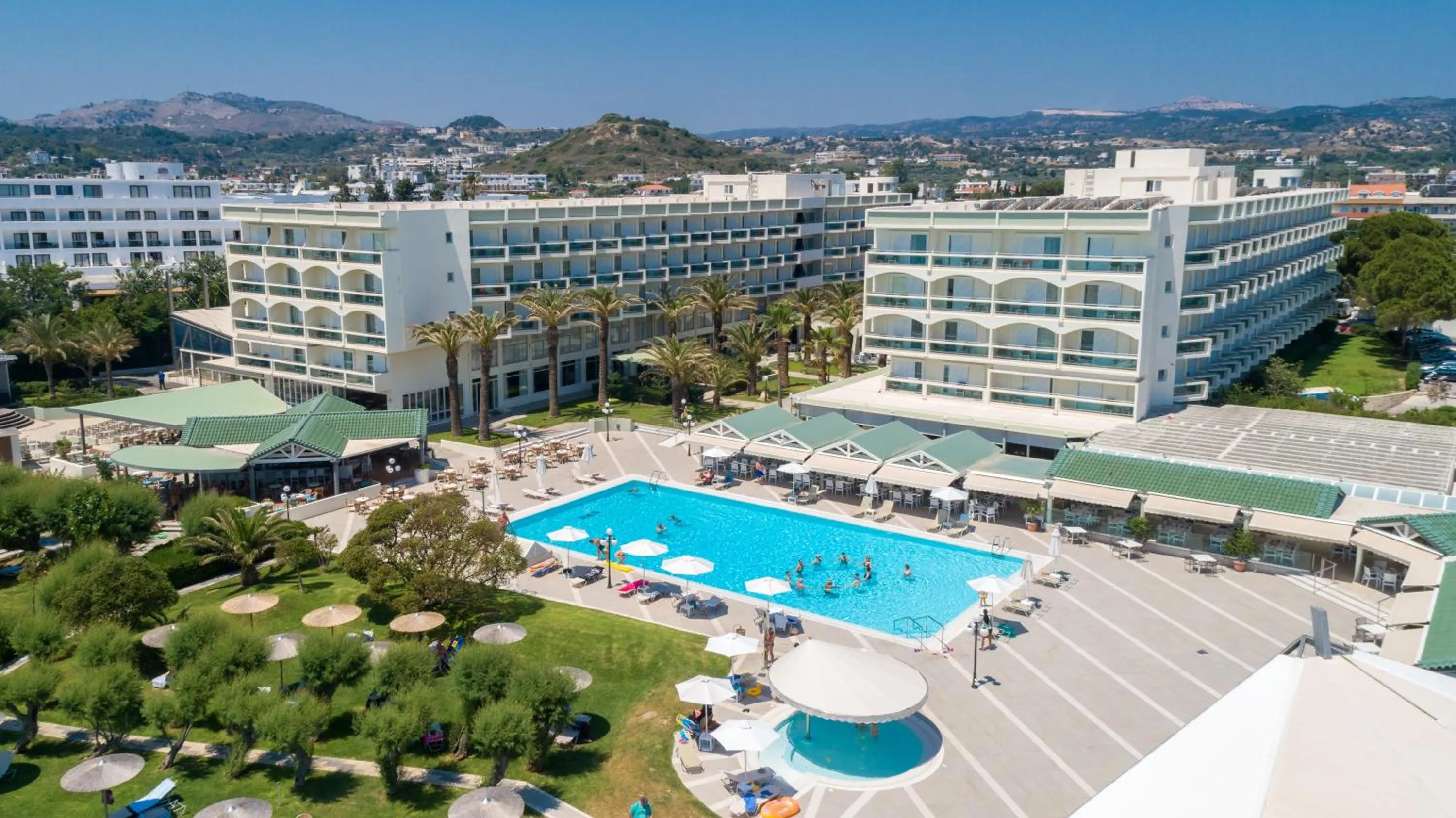 Property building in Apollo Beach