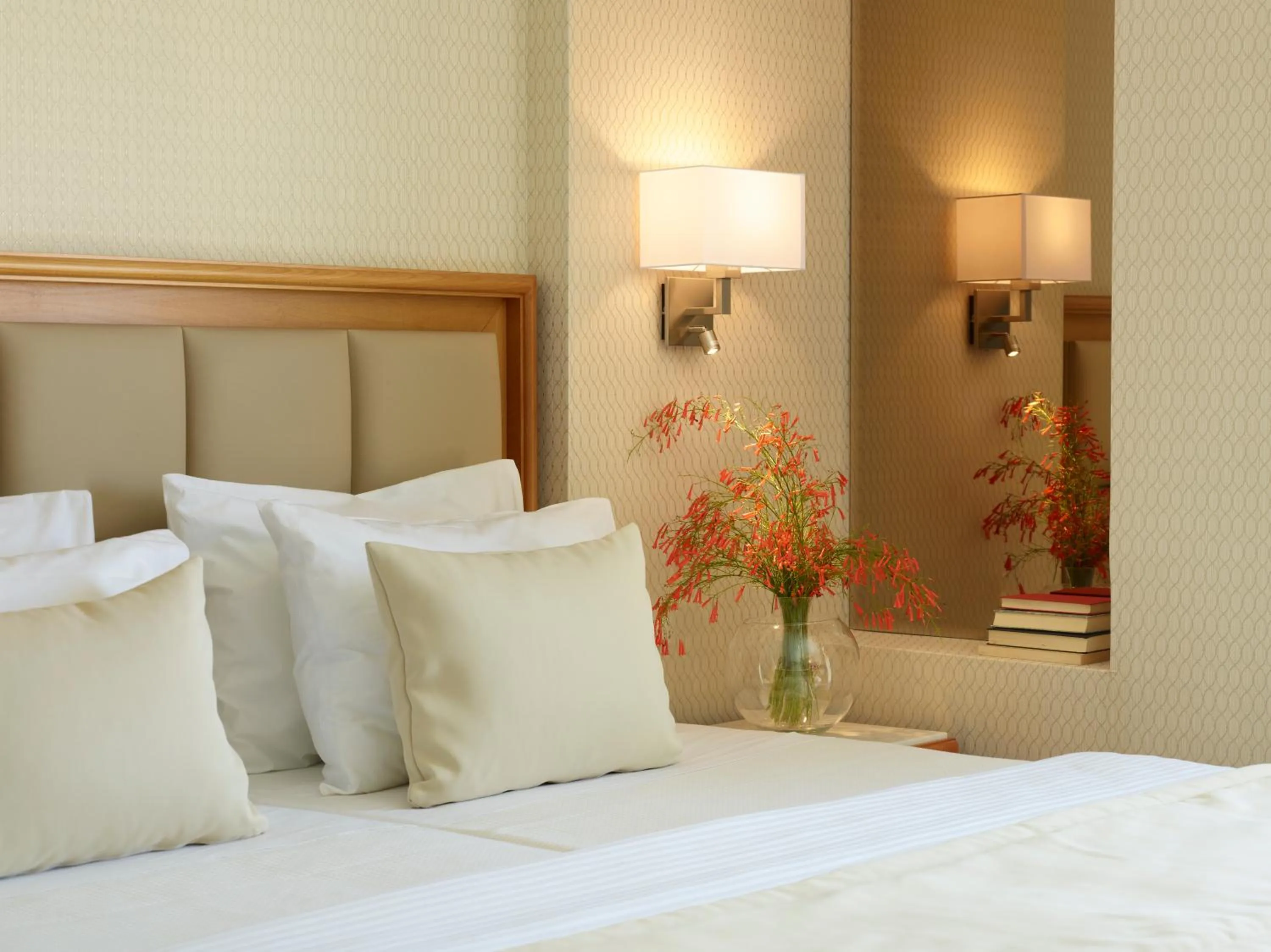 Bedroom, Bed in Apollo Beach