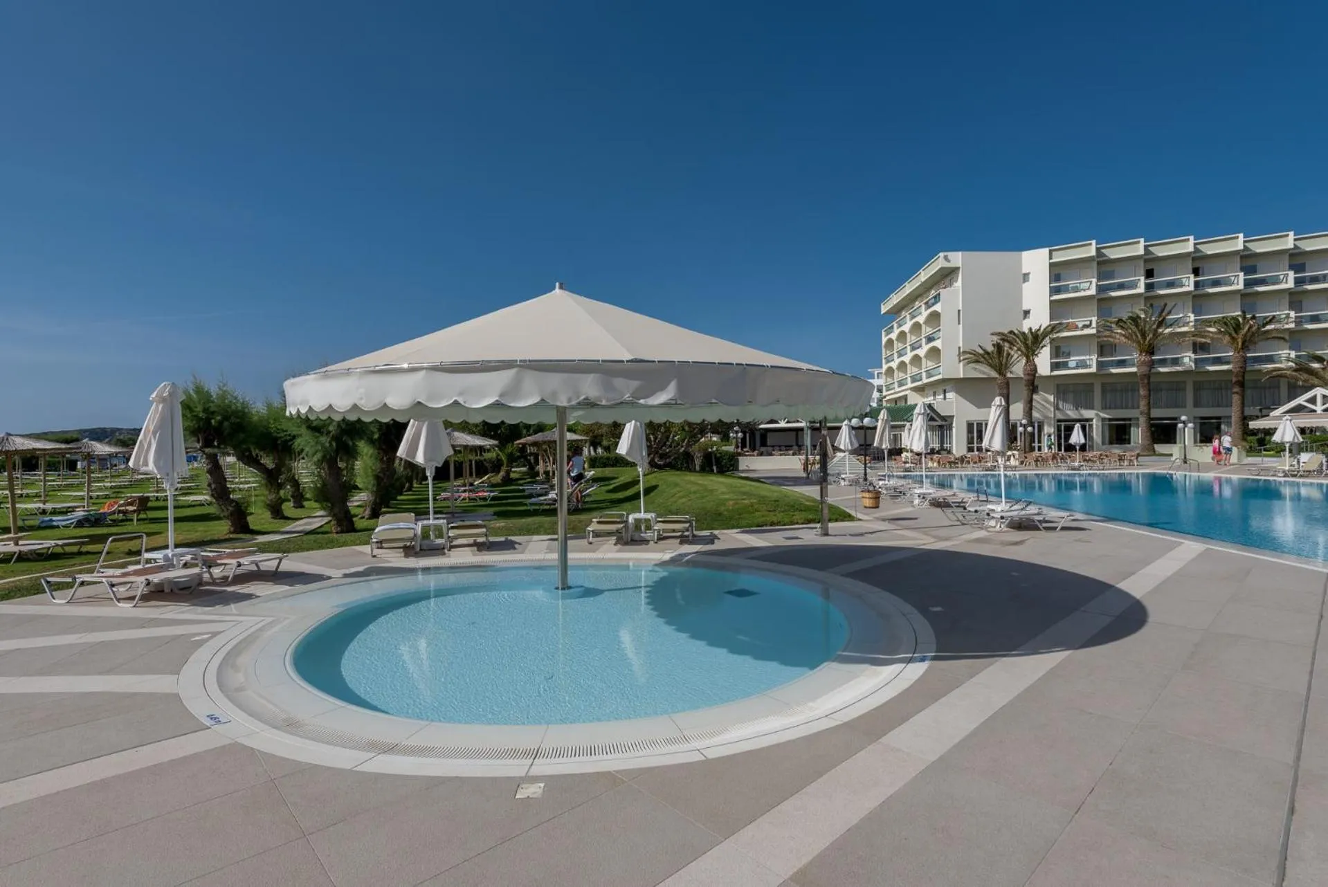 Swimming pool in Apollo Beach
