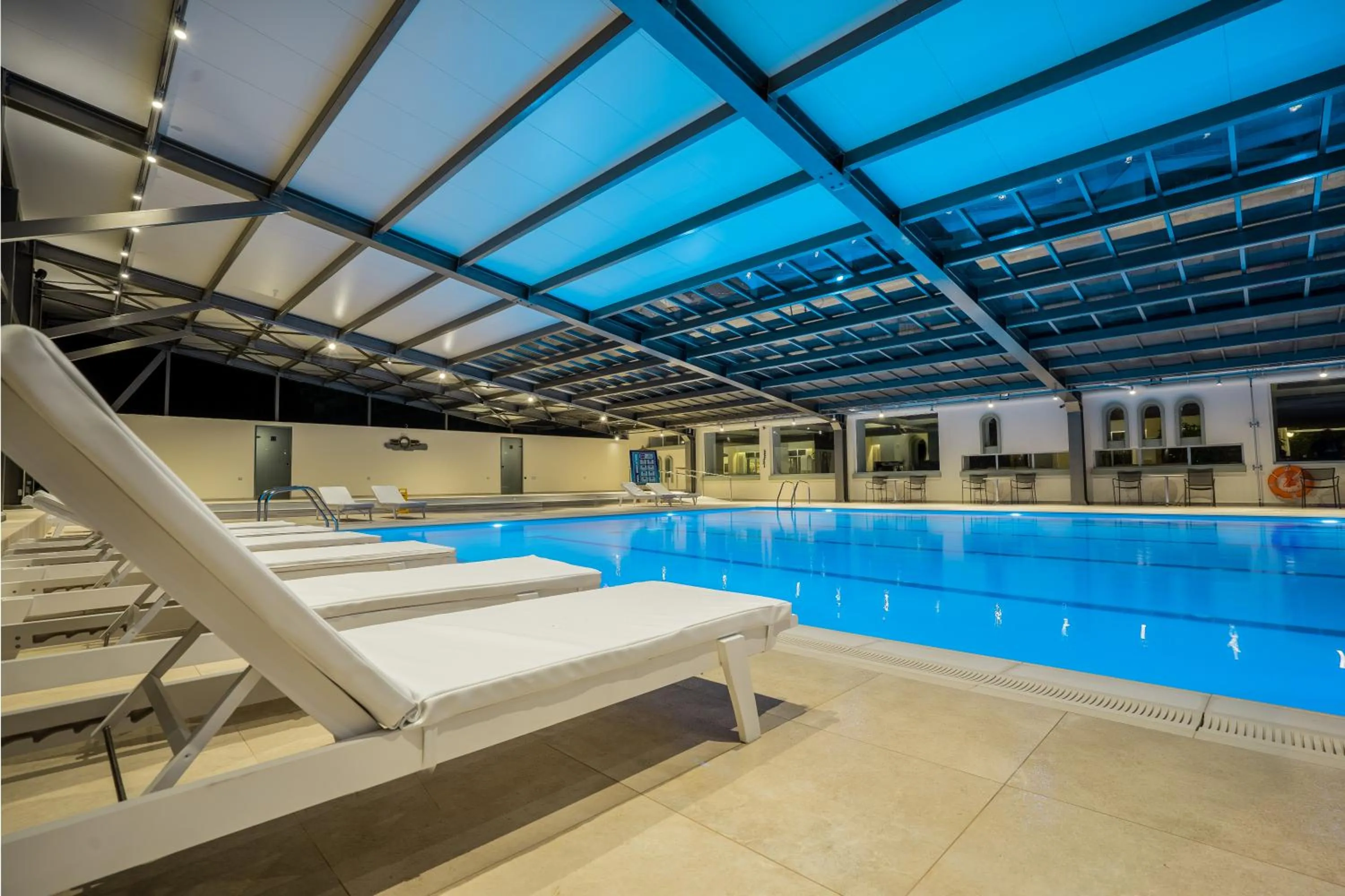 Swimming pool in Apollo Beach