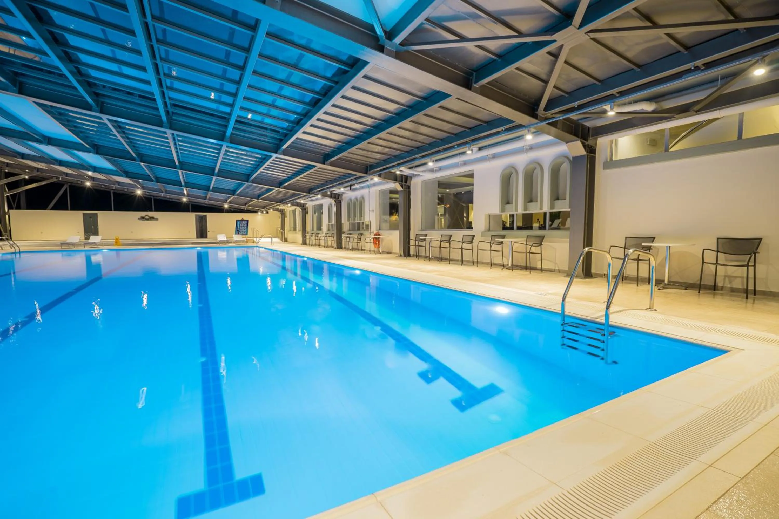 Swimming pool in Apollo Beach