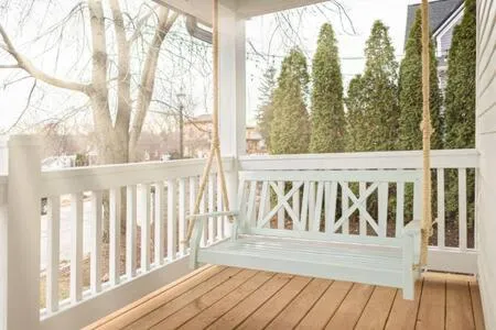 Downtown Luxury Farmhouse Apartment #4