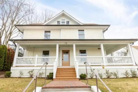 Downtown Luxury Farmhouse Apartment #4