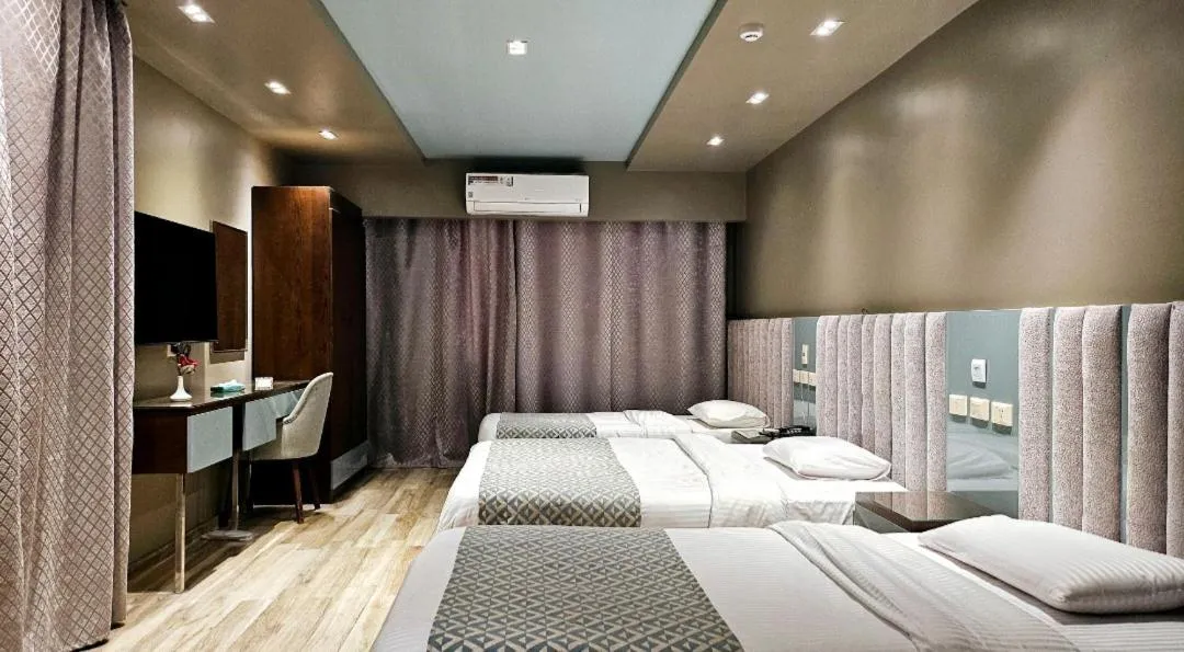 Bed in Grand Bayan Hotel & Apt at Nile Plaza