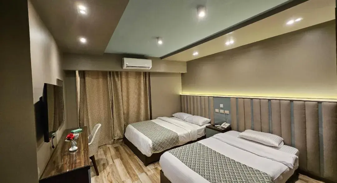 Triple Room with View in Grand Bayan Hotel & Apt at Nile Plaza Triple Room with View in Grand Bayan Hotel & Apt at Nile Plaza