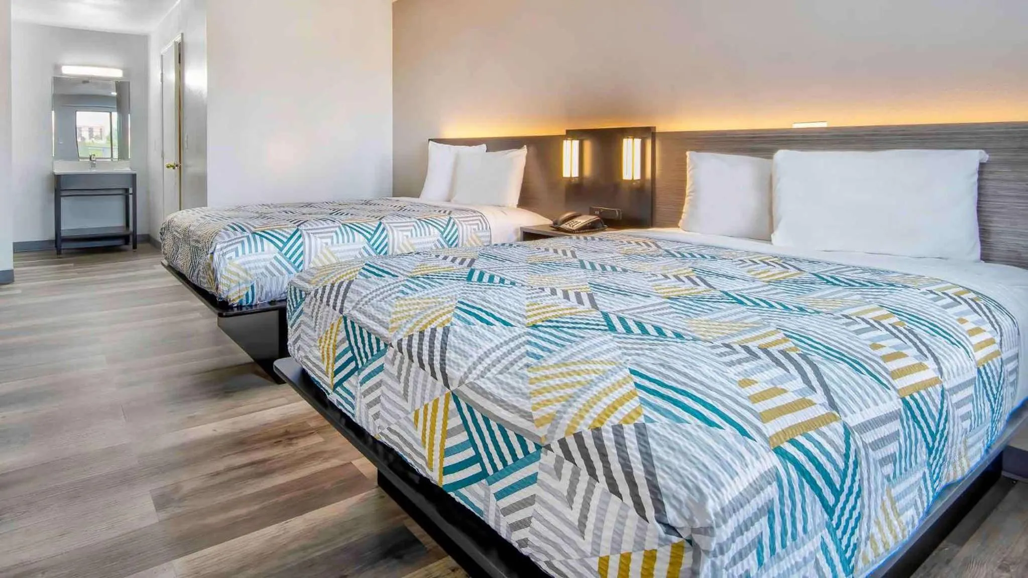 Photo of the whole room, Bed in Studio 6 Texarkana TX