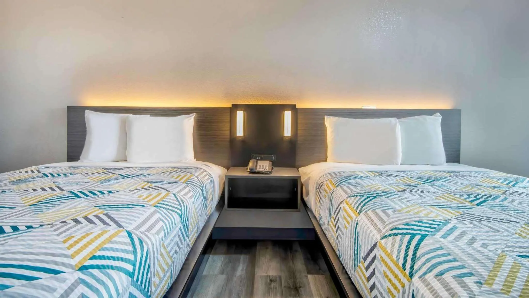 Photo of the whole room, Bed in Studio 6 Texarkana TX