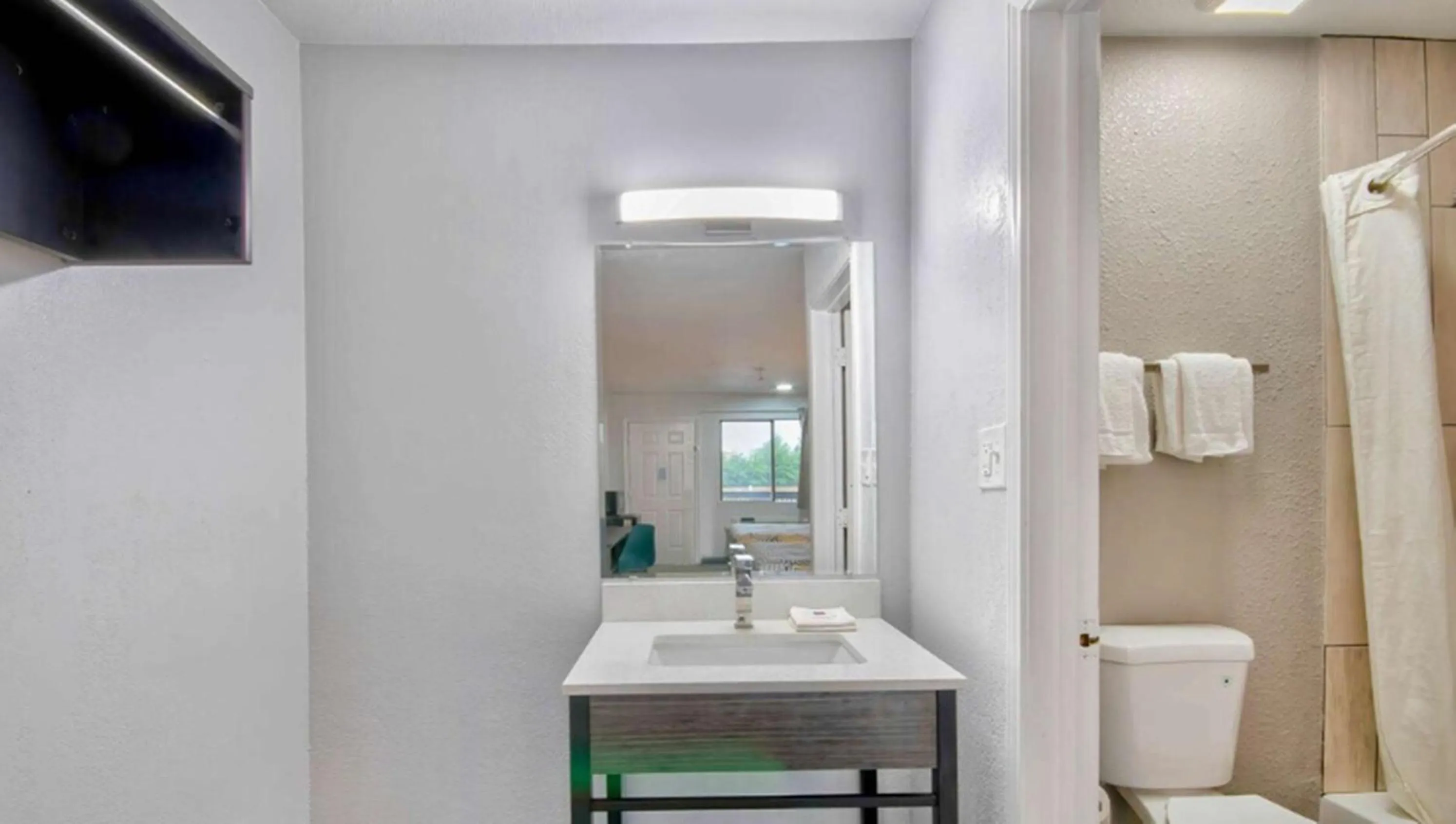 Bathroom in Studio 6 Texarkana TX