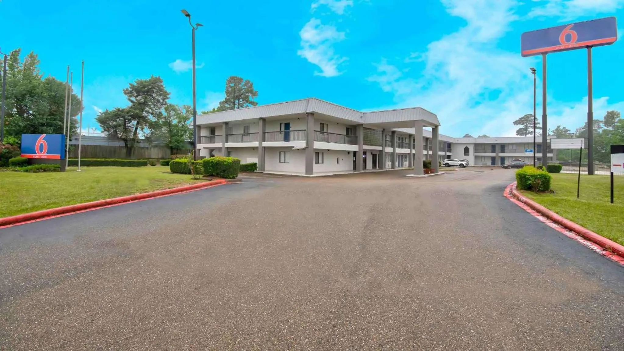 Property building in Studio 6 Texarkana TX