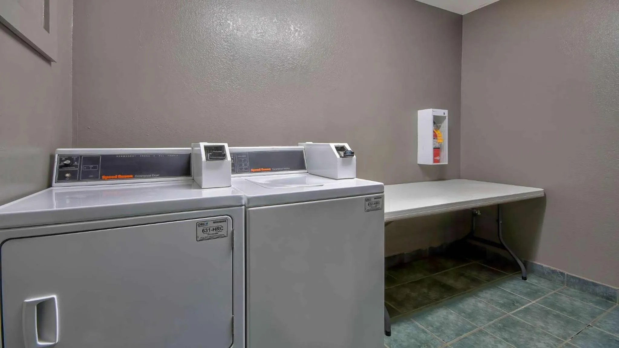 Photo of the whole room in Studio 6 Texarkana TX