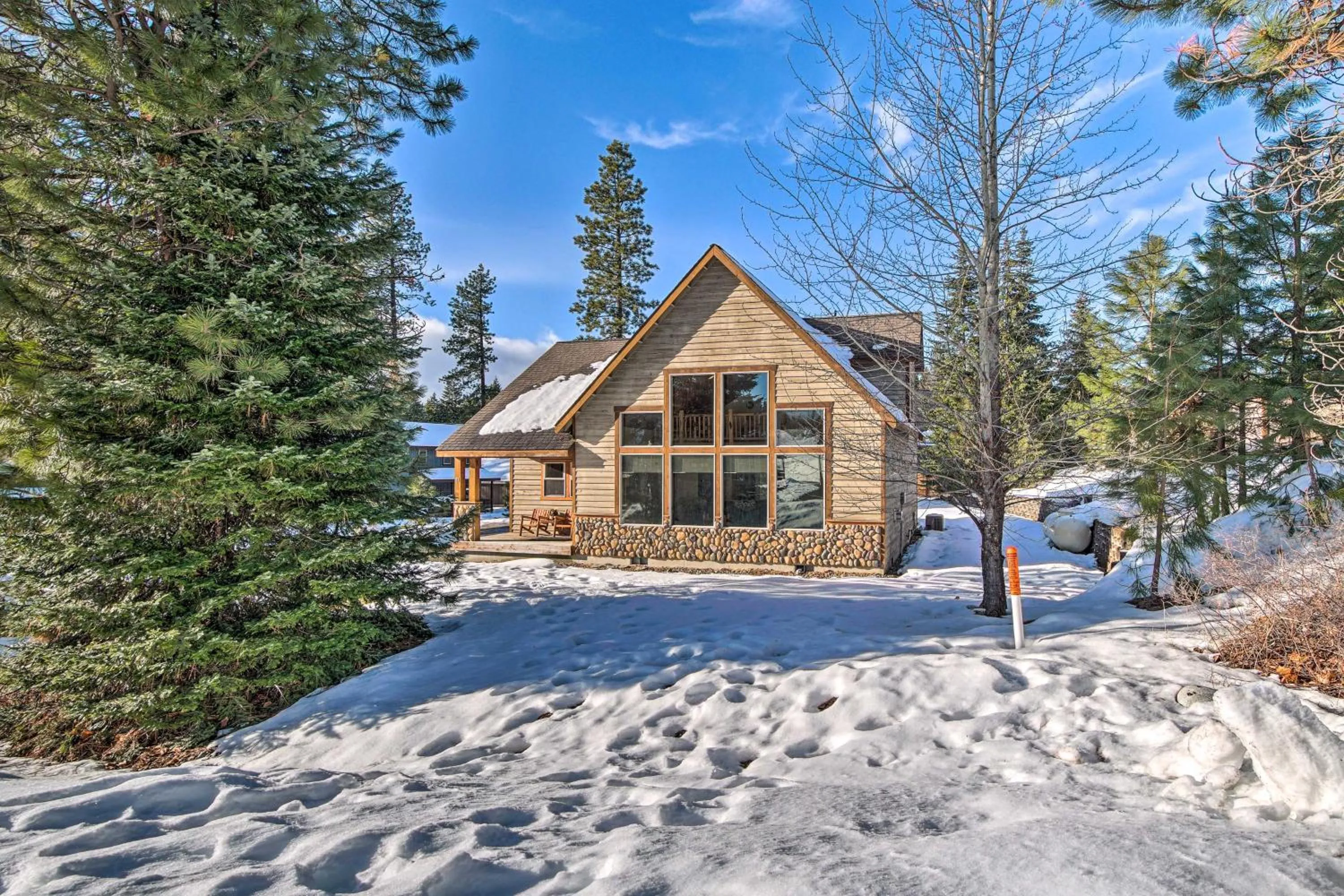 Dog-Friendly Ronald Vacation Rental Cabin!