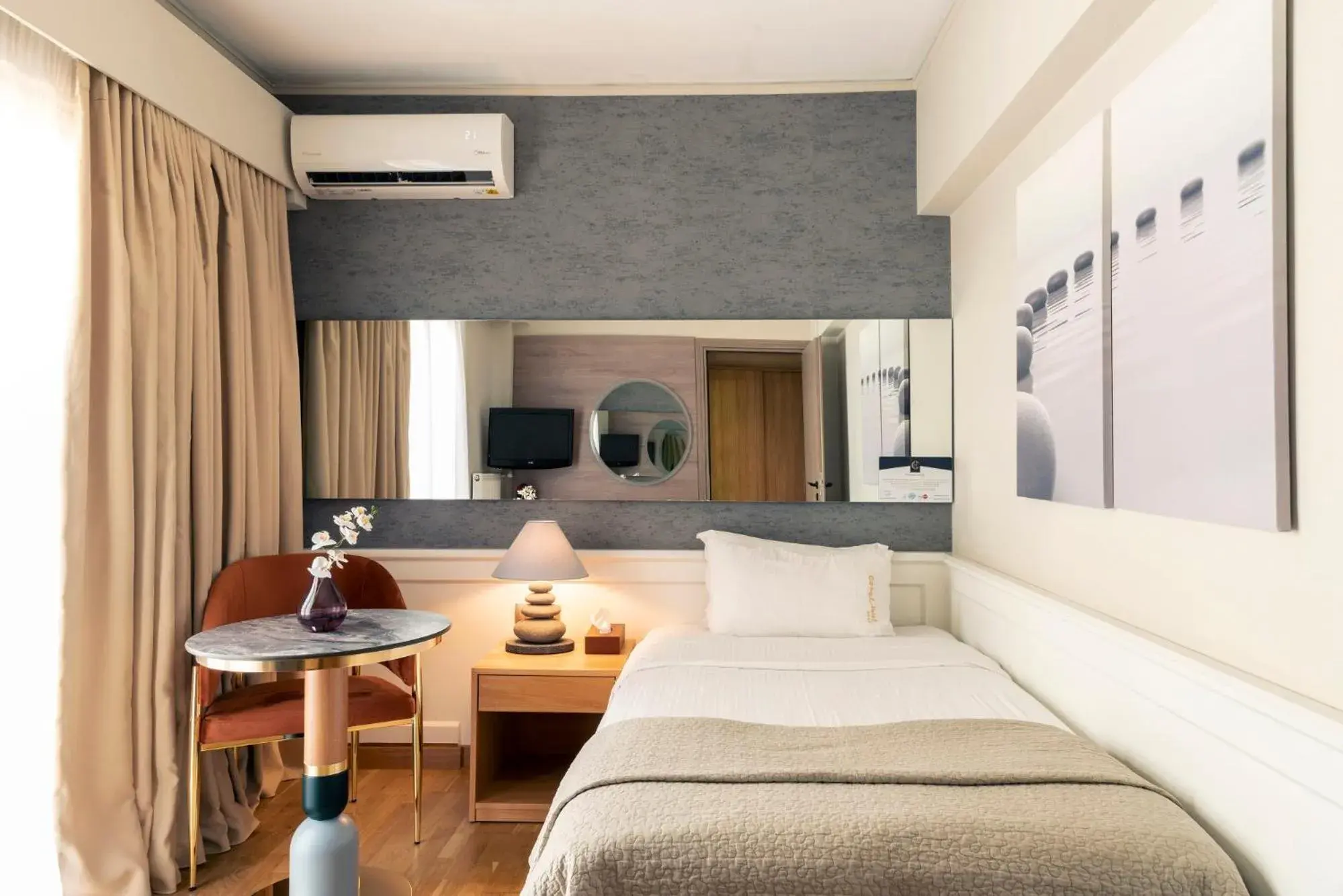 Standard Single Room in Coral Hotel Athens Standard Single Room in Coral Hotel Athens