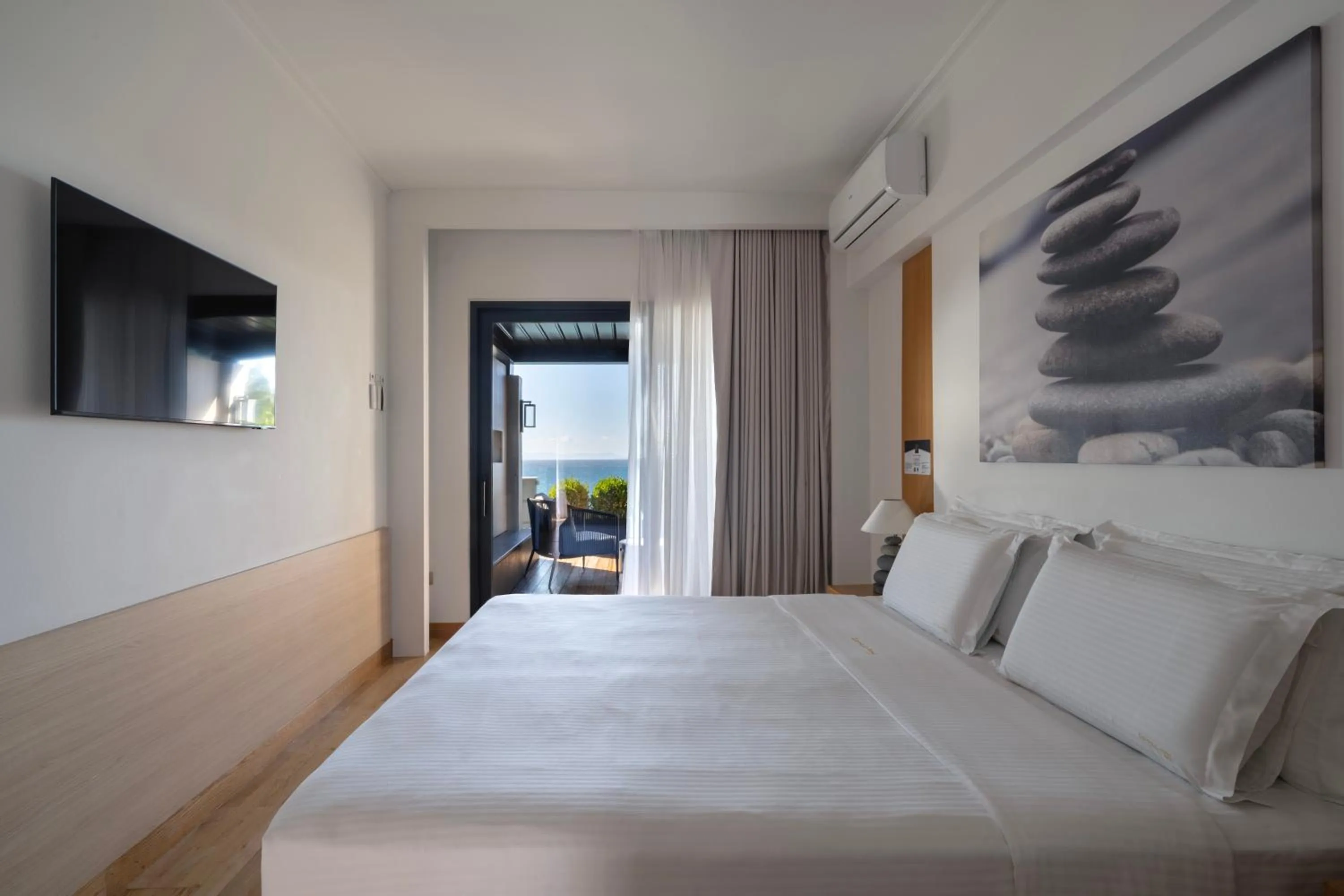 Bed in Coral Hotel Athens