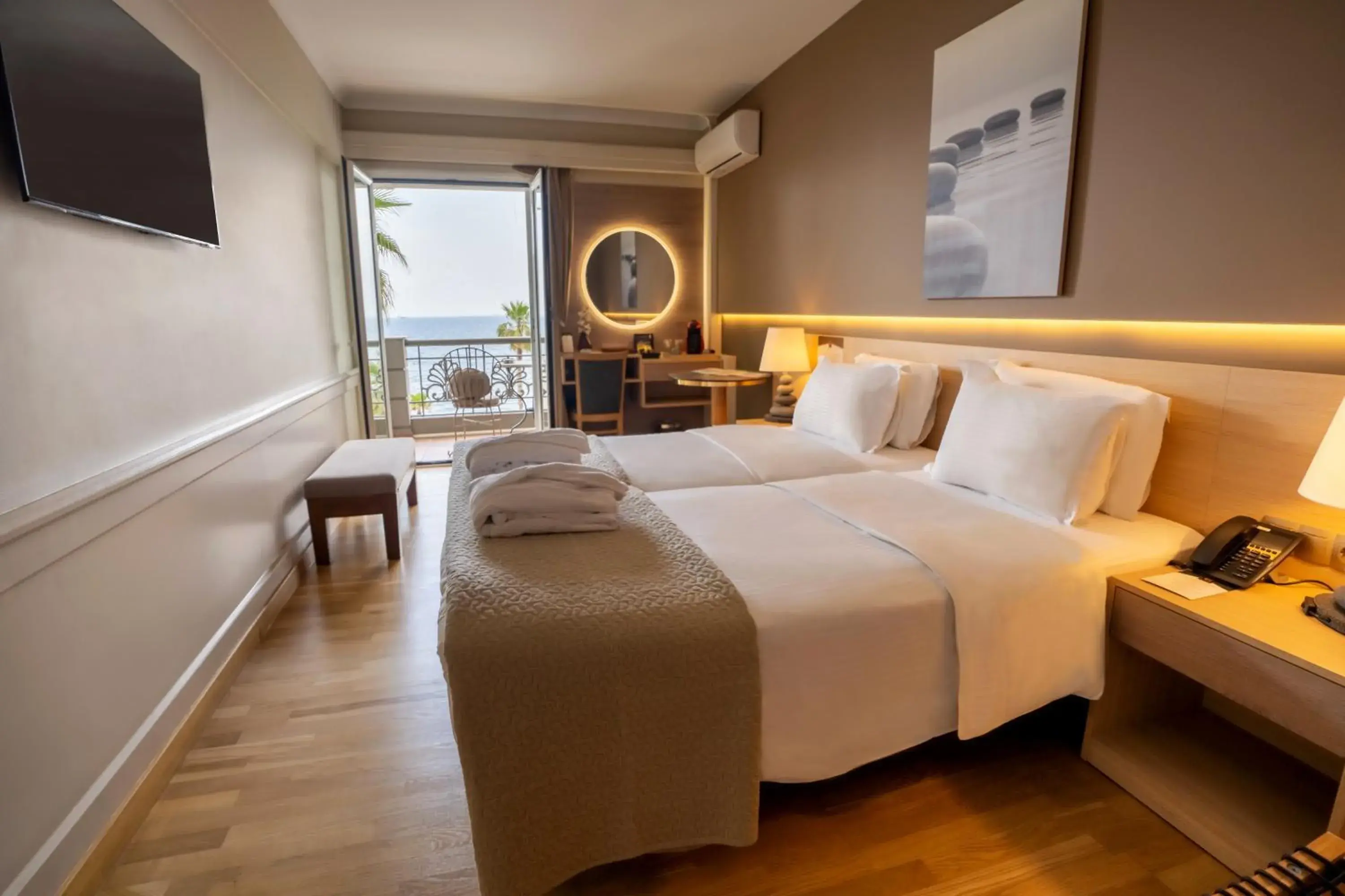 Double Room with Sea View in Coral Hotel Athens Double Room with Sea View in Coral Hotel Athens