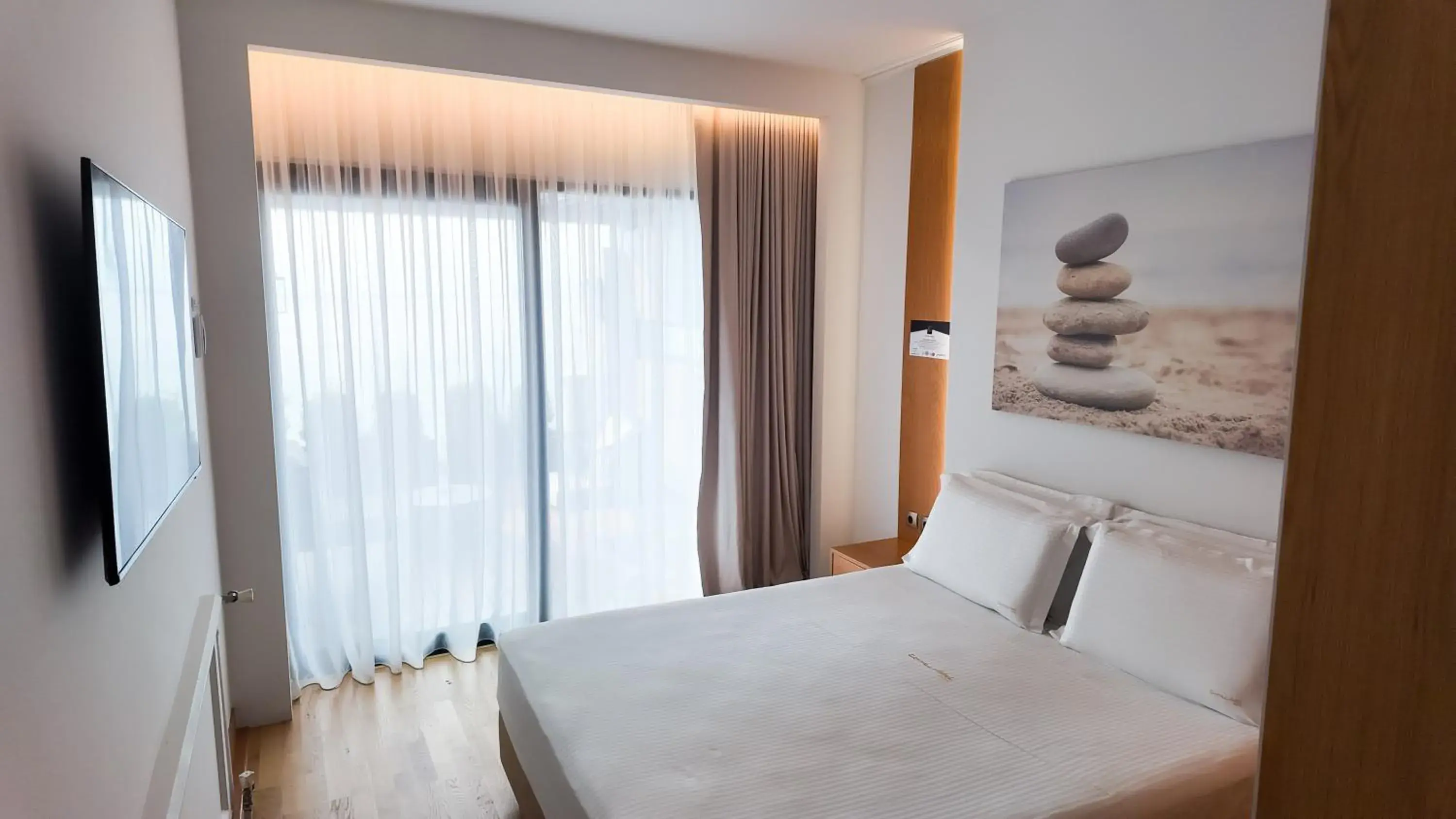 Junior Suite with Sea View in Coral Hotel Athens Junior Suite with Sea View in Coral Hotel Athens