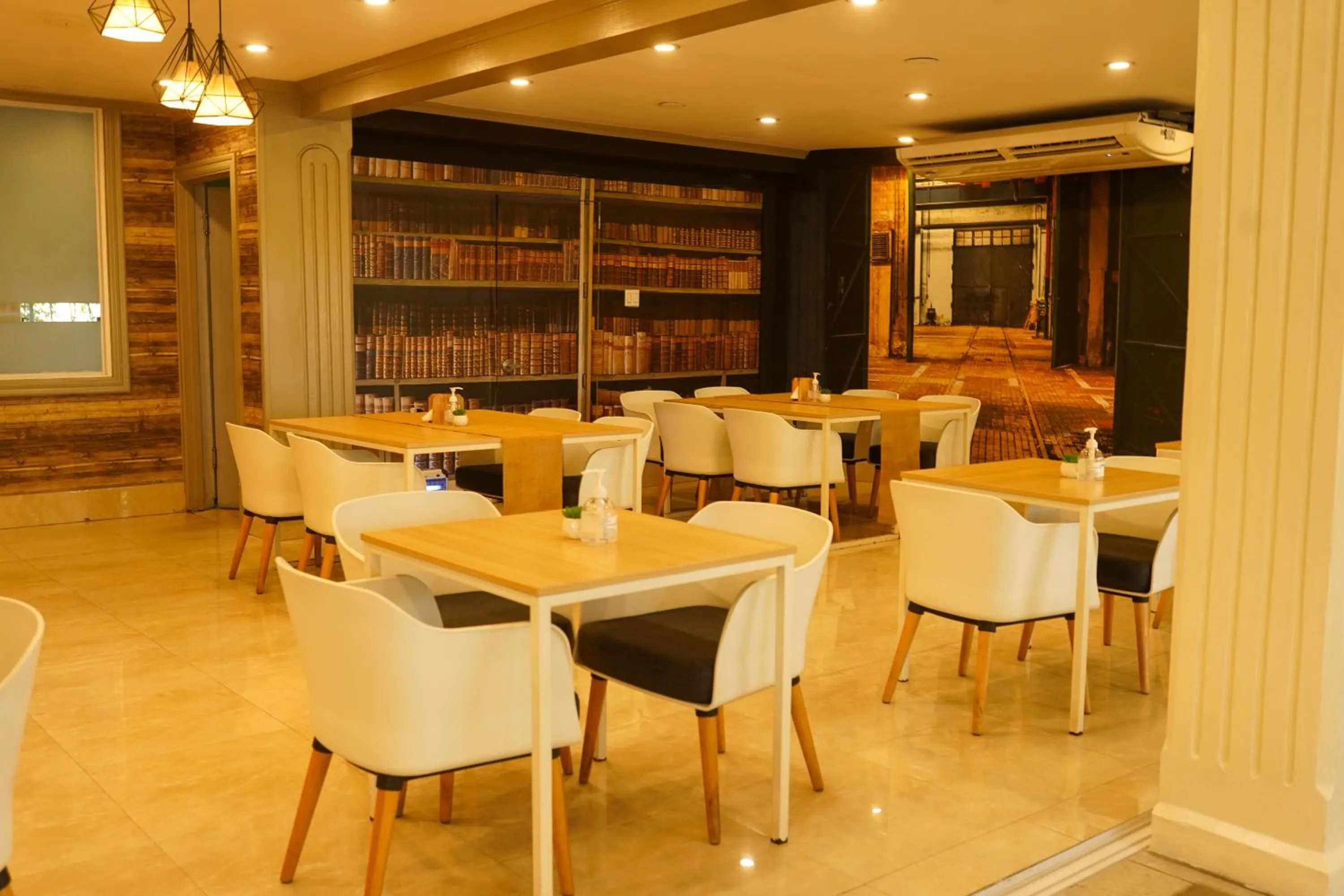 Restaurant/places to eat in Parc Rayne