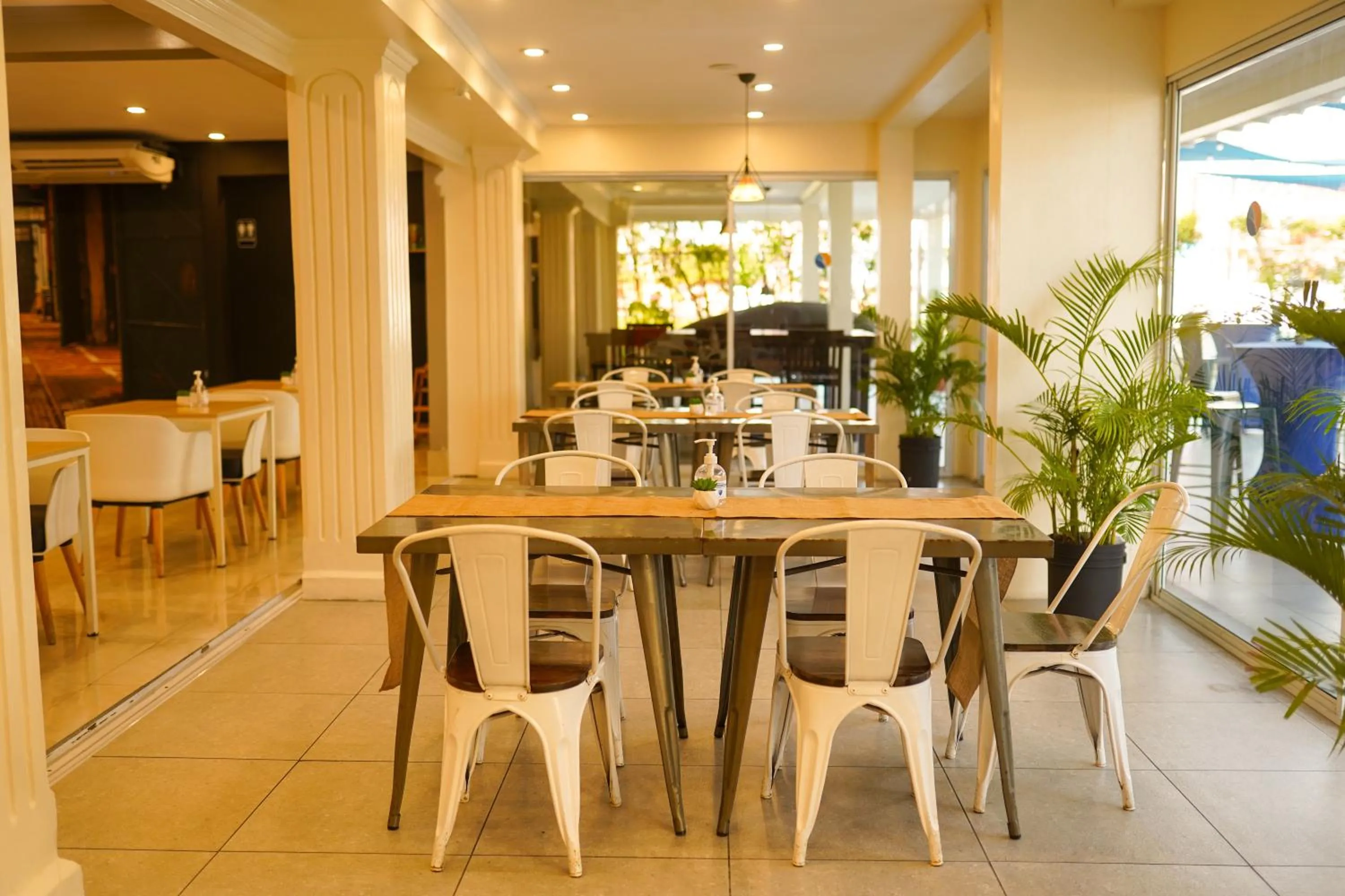 Restaurant/places to eat in Parc Rayne