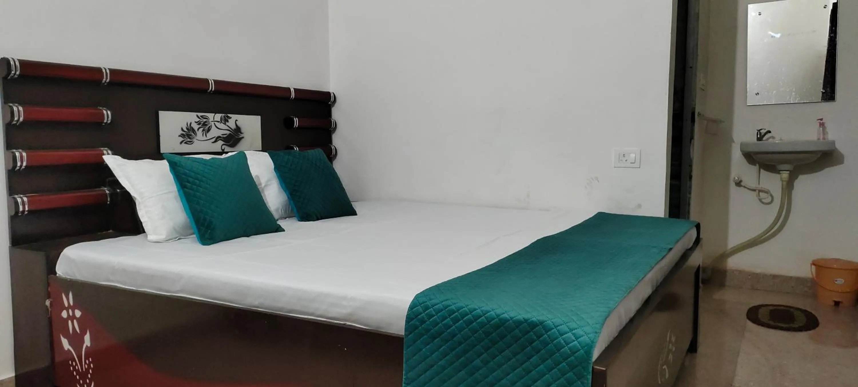 Bed in Hotel Holiday