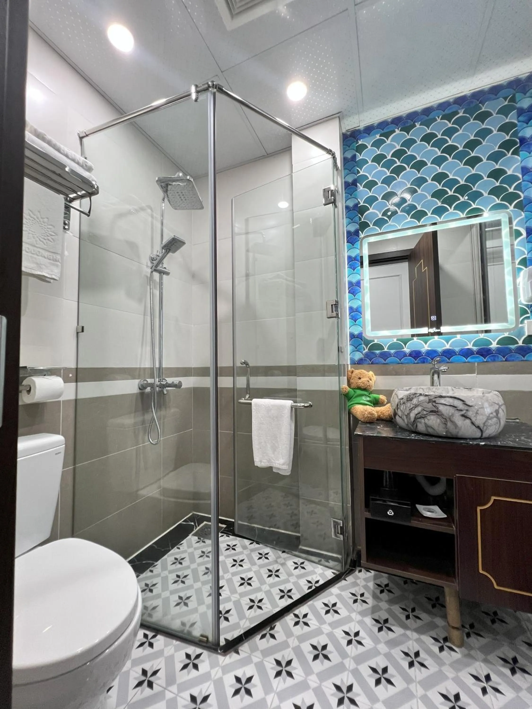 Shower in HƯỚNG DƯƠNG HOTEL THANH HOÁ