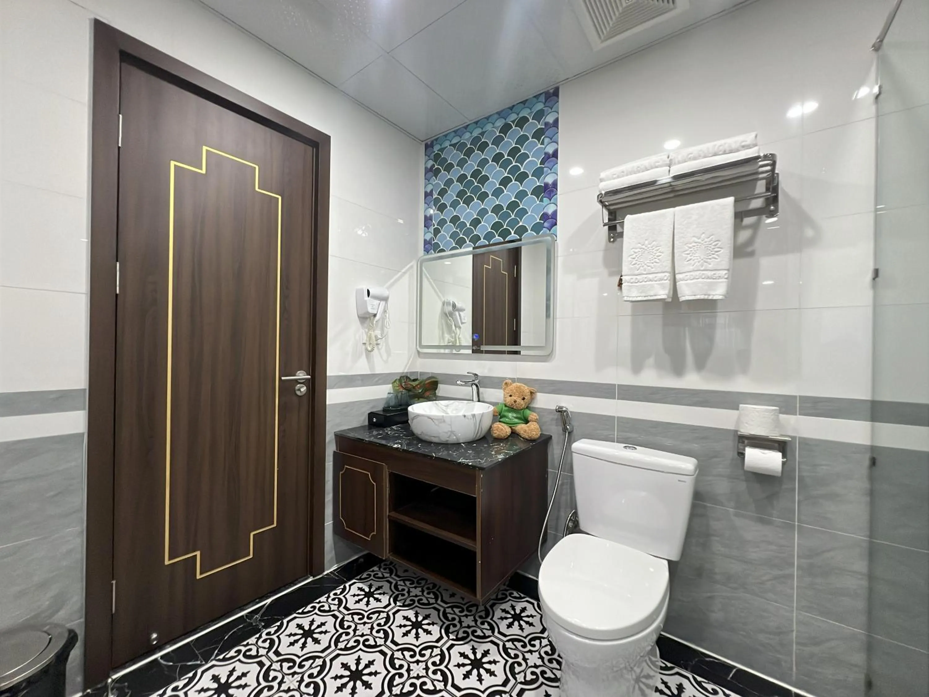 Shower in HƯỚNG DƯƠNG HOTEL THANH HOÁ