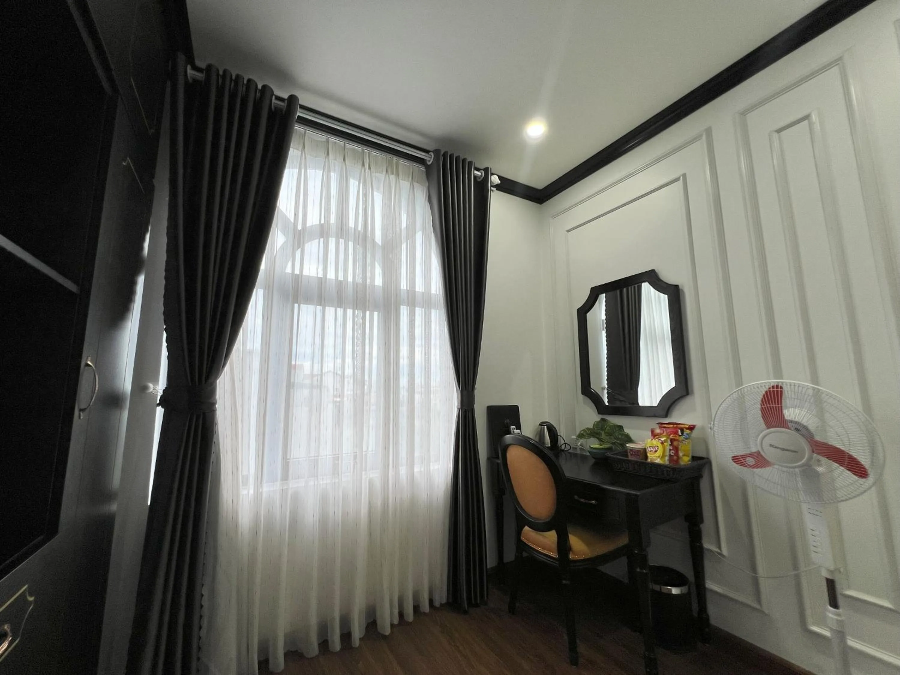 wardrobe in HƯỚNG DƯƠNG HOTEL THANH HOÁ