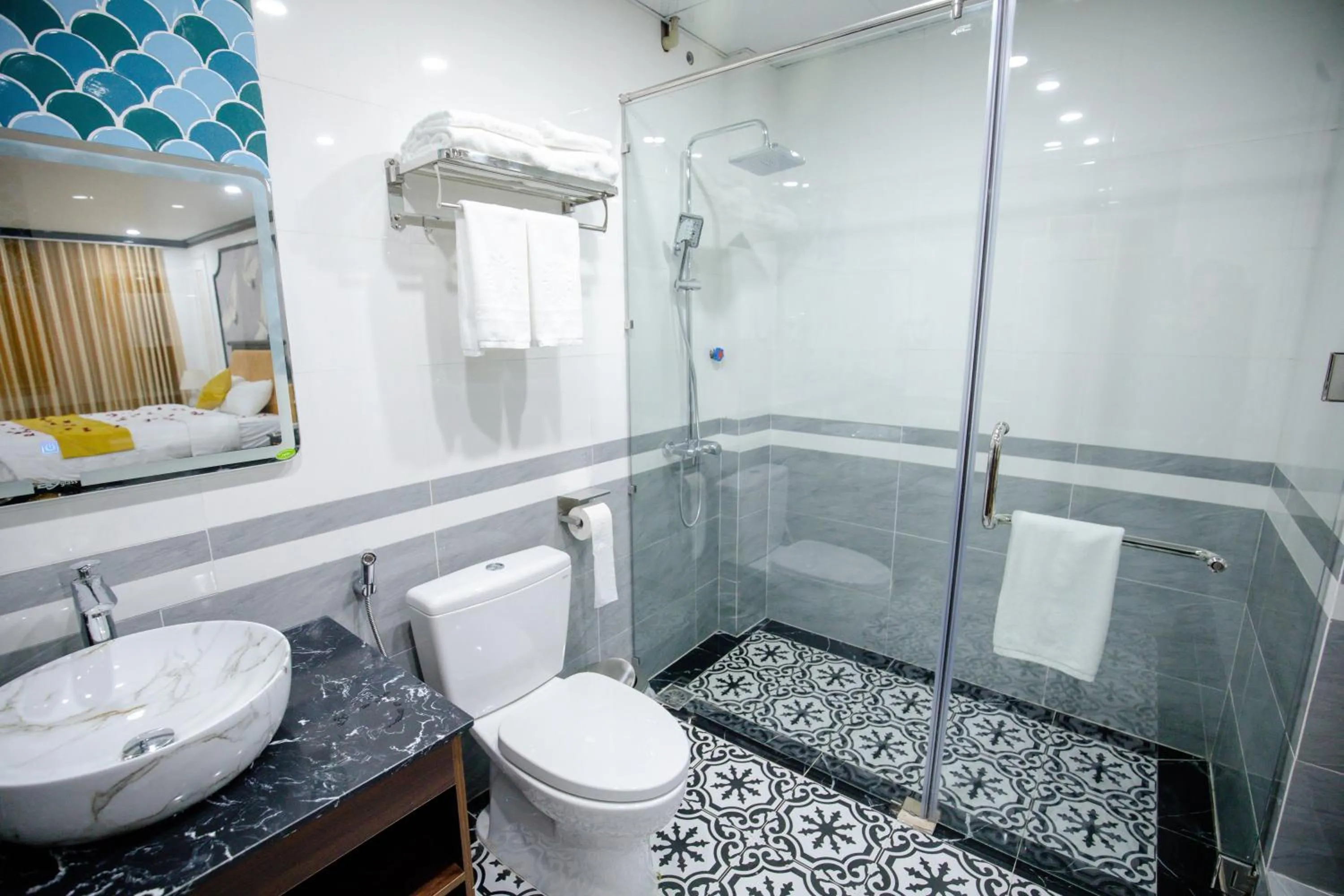 Shower in HƯỚNG DƯƠNG HOTEL THANH HOÁ